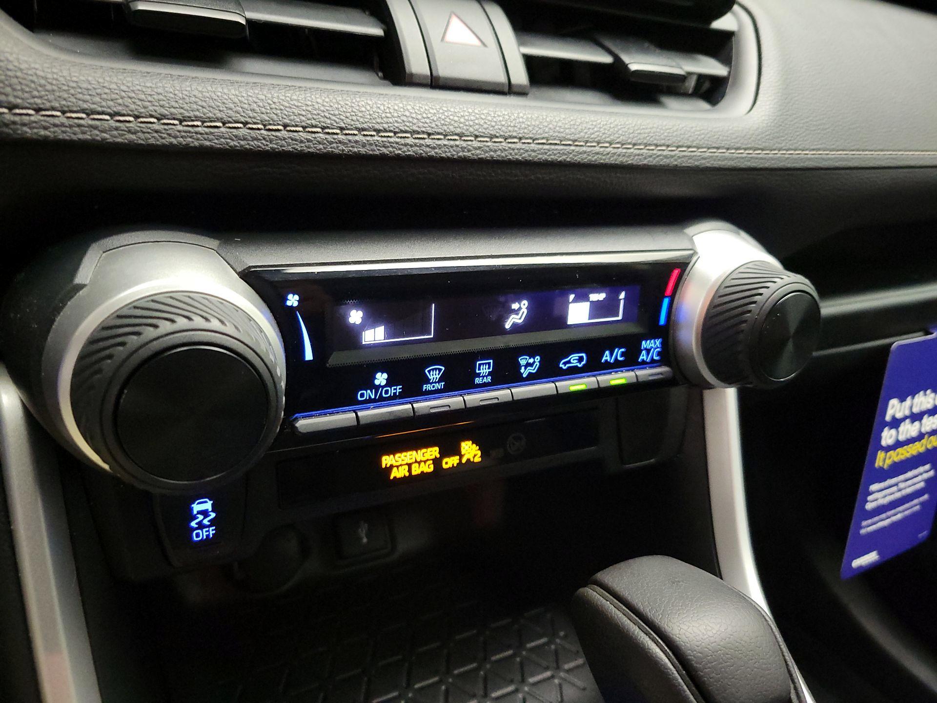 Thumbnail: 2021 Toyota RAV4 - 16