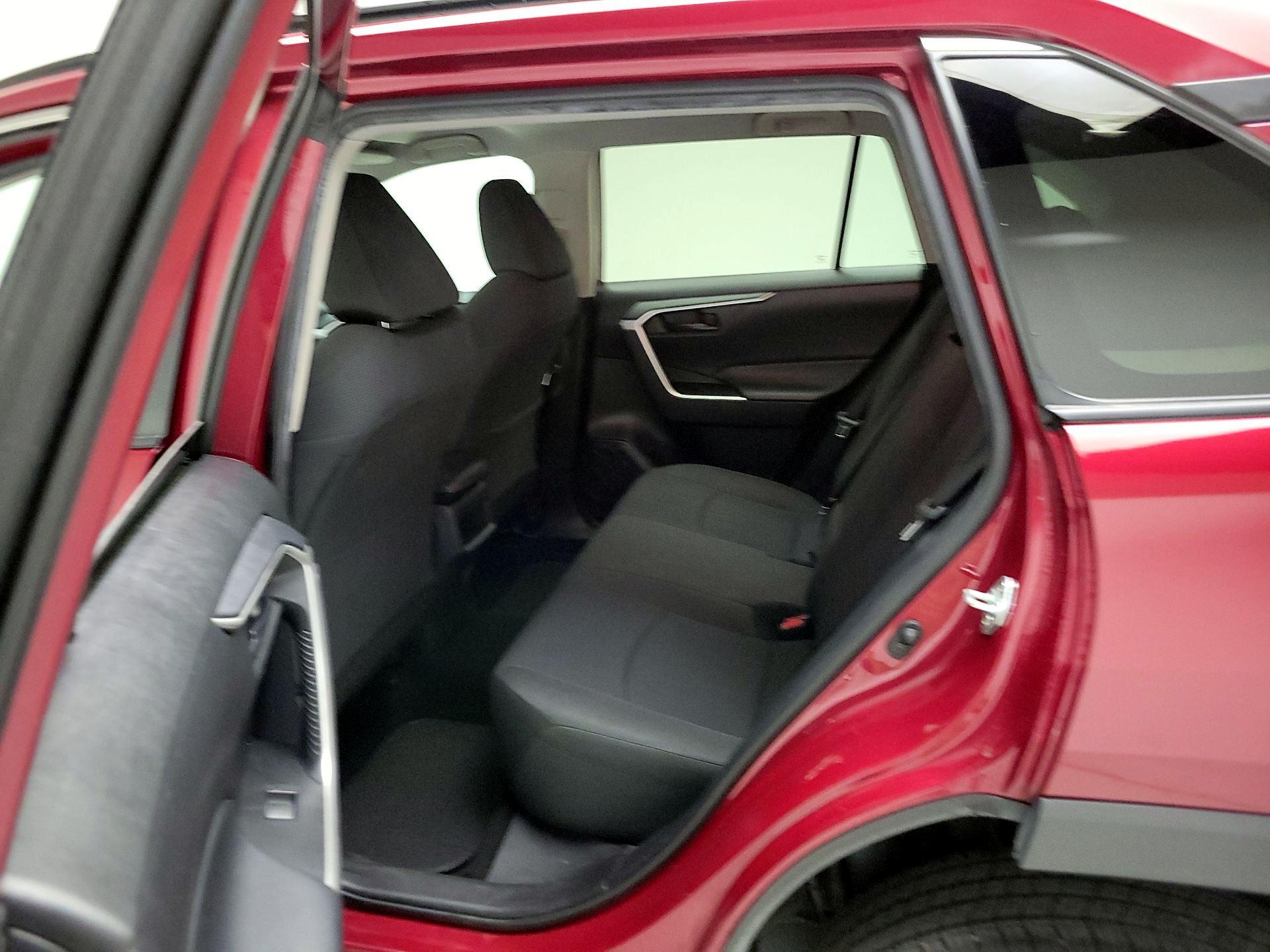 Thumbnail: 2021 Toyota RAV4 - 18