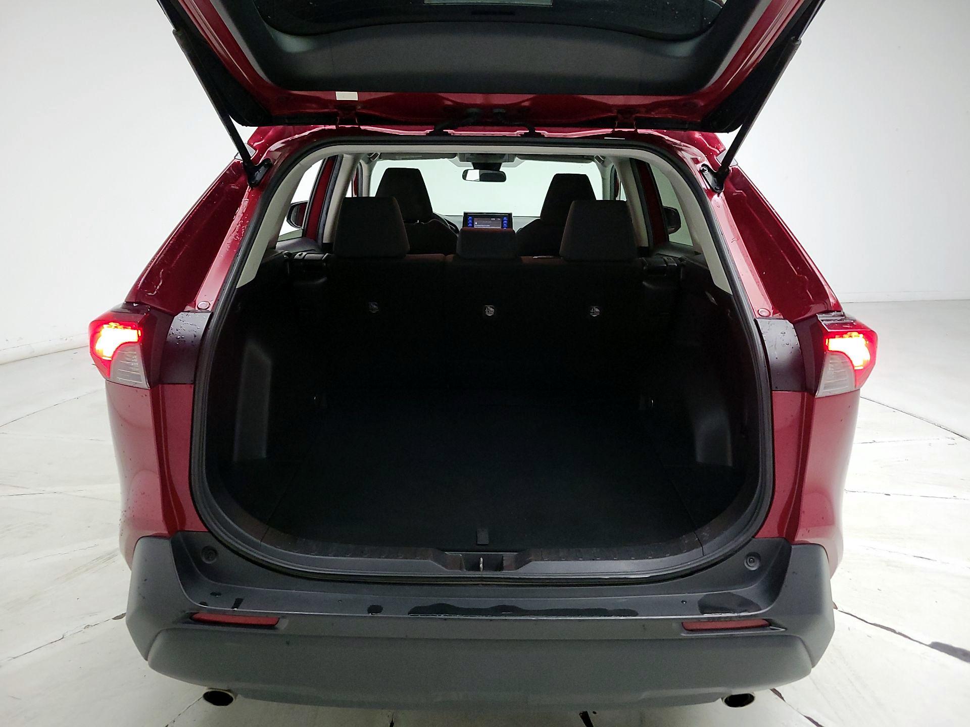 Thumbnail: 2021 Toyota RAV4 - 19