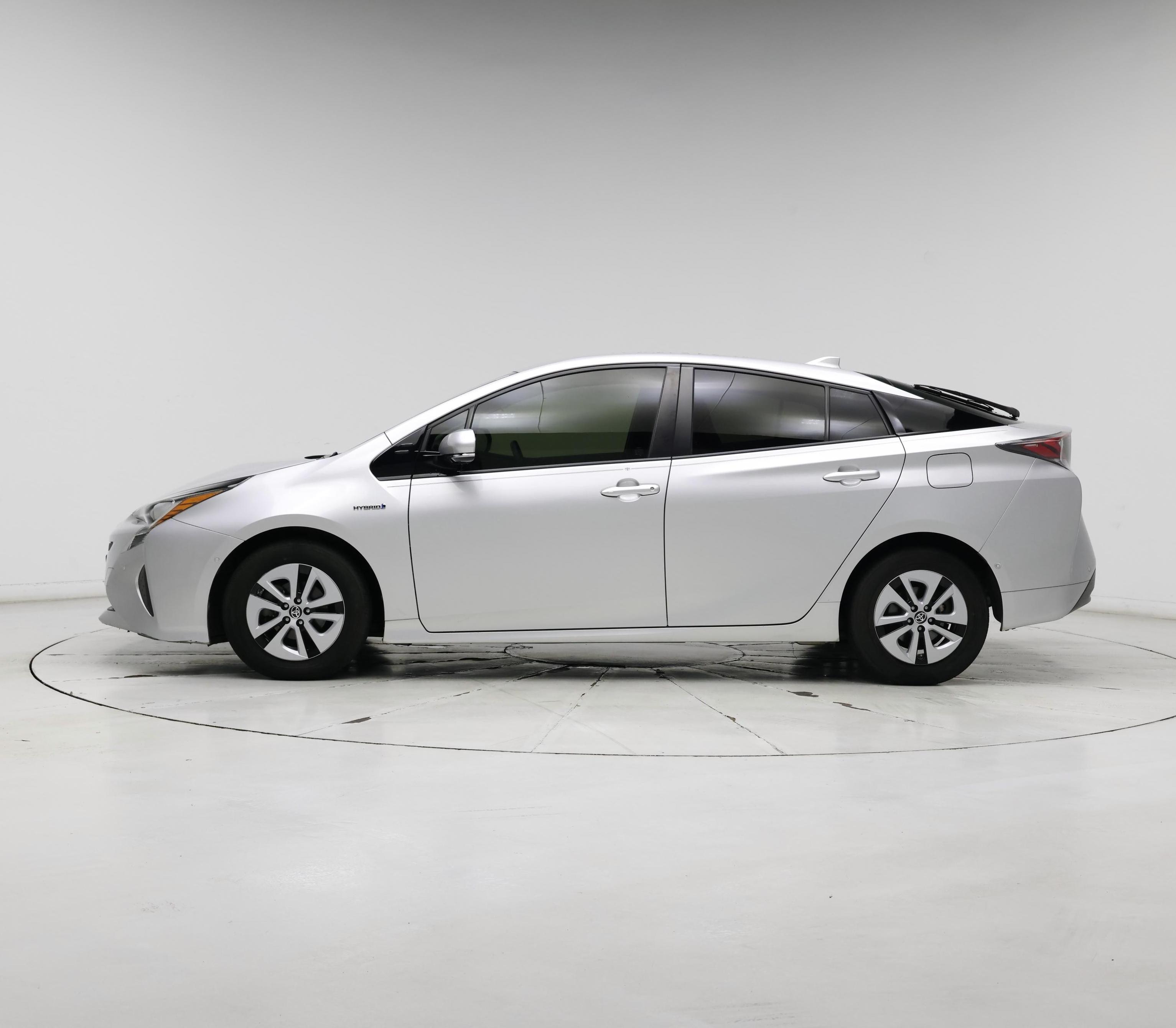 Thumbnail: 2017 Toyota Prius - 3