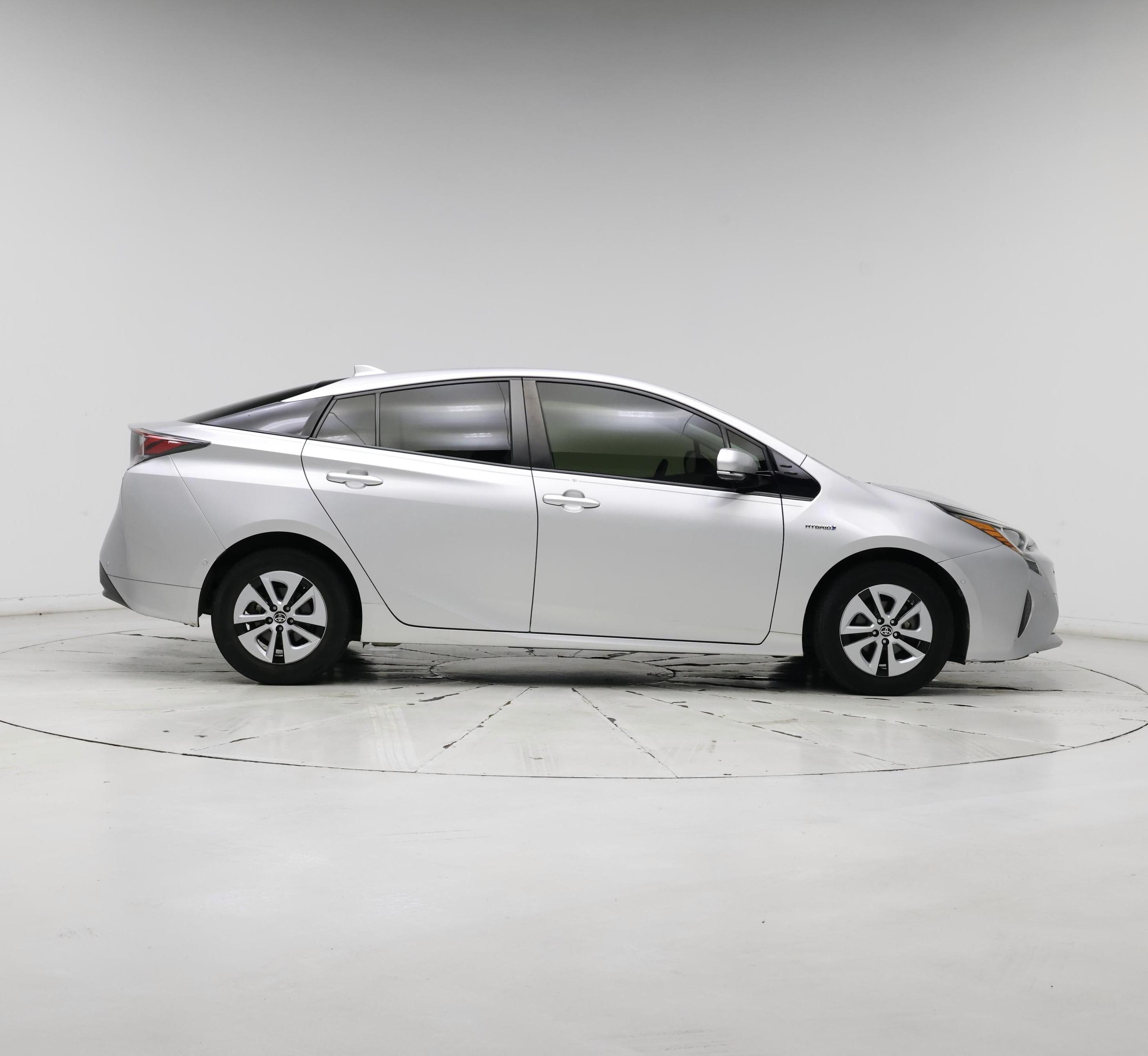 Thumbnail: 2017 Toyota Prius - 7