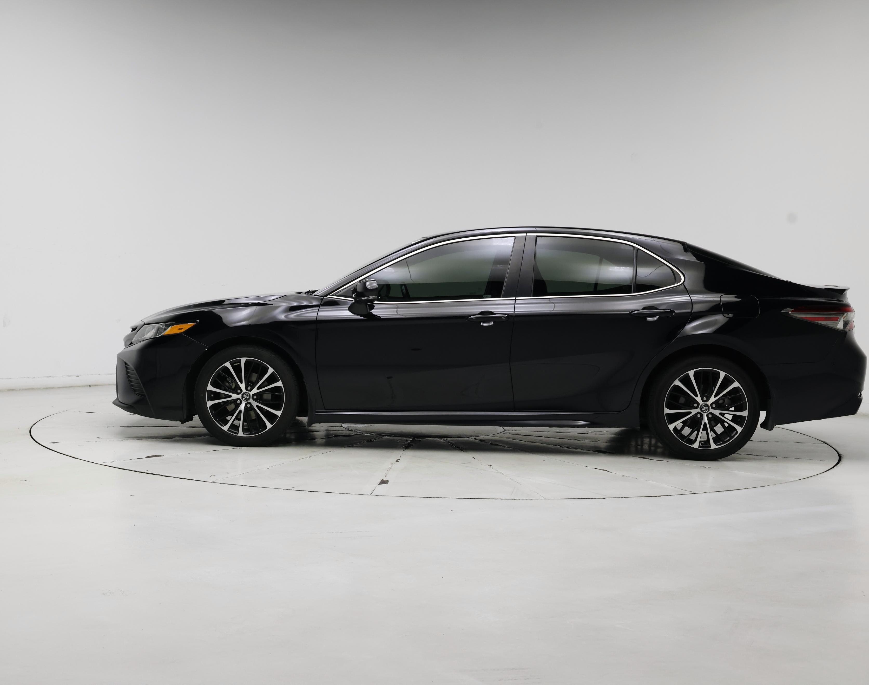 Thumbnail: 2018 Toyota Camry - 3