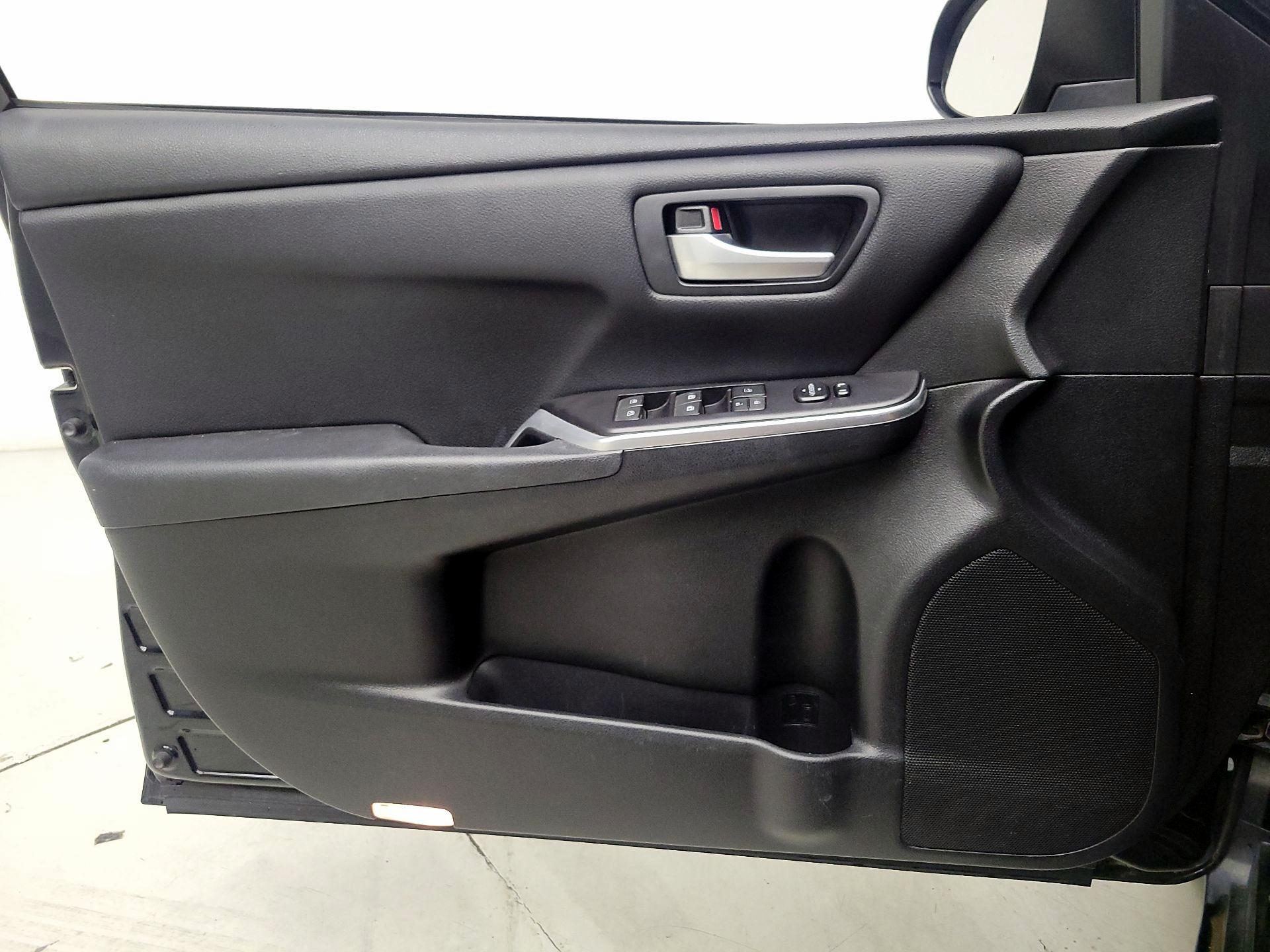 Thumbnail: 2017 Toyota Camry - 12