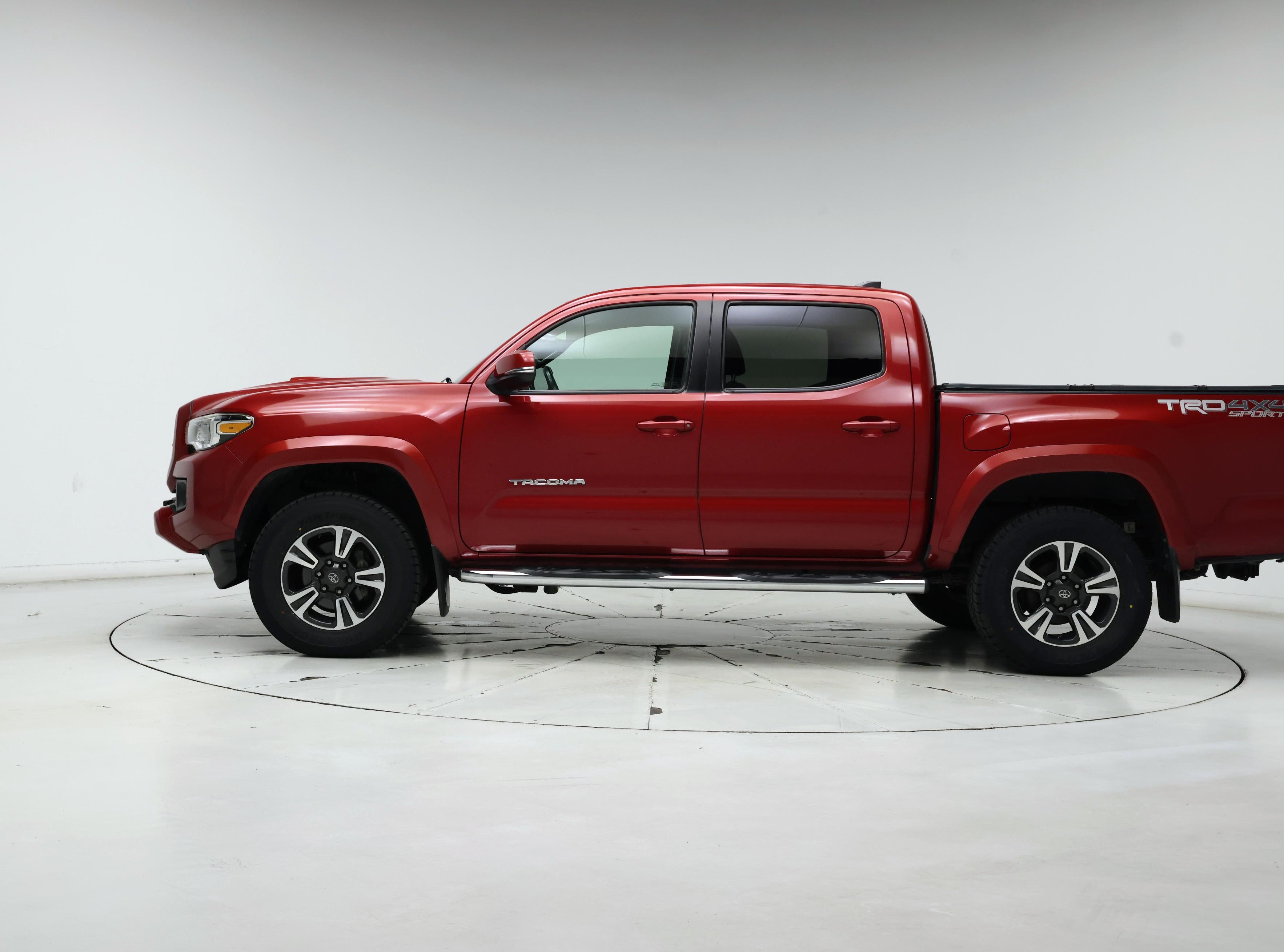Thumbnail: 2018 Toyota Tacoma - 3