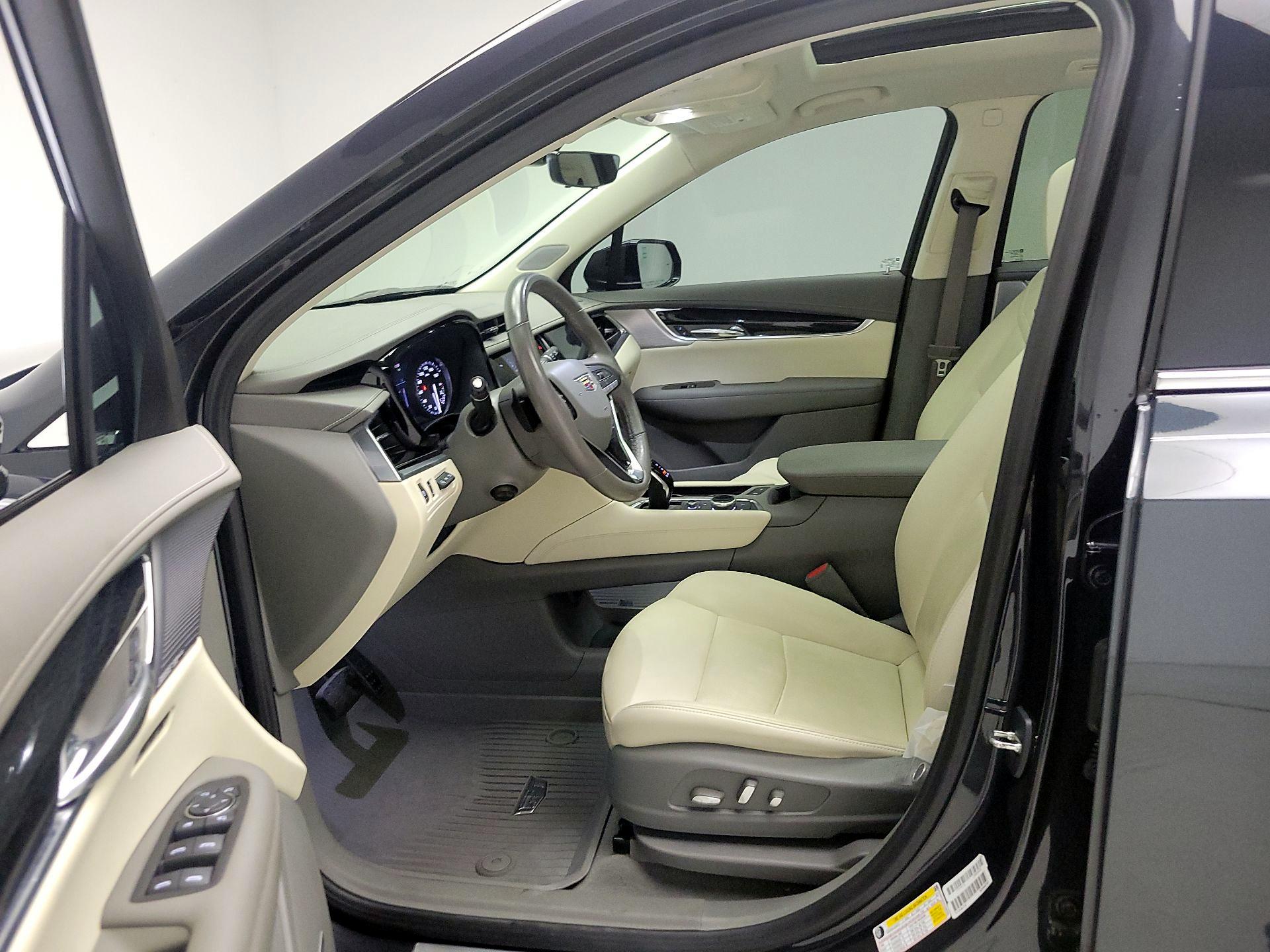 Thumbnail: 2023 Cadillac XT6 - 11