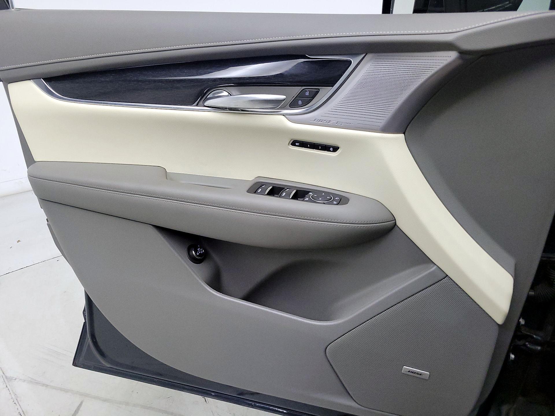 Thumbnail: 2023 Cadillac XT6 - 12