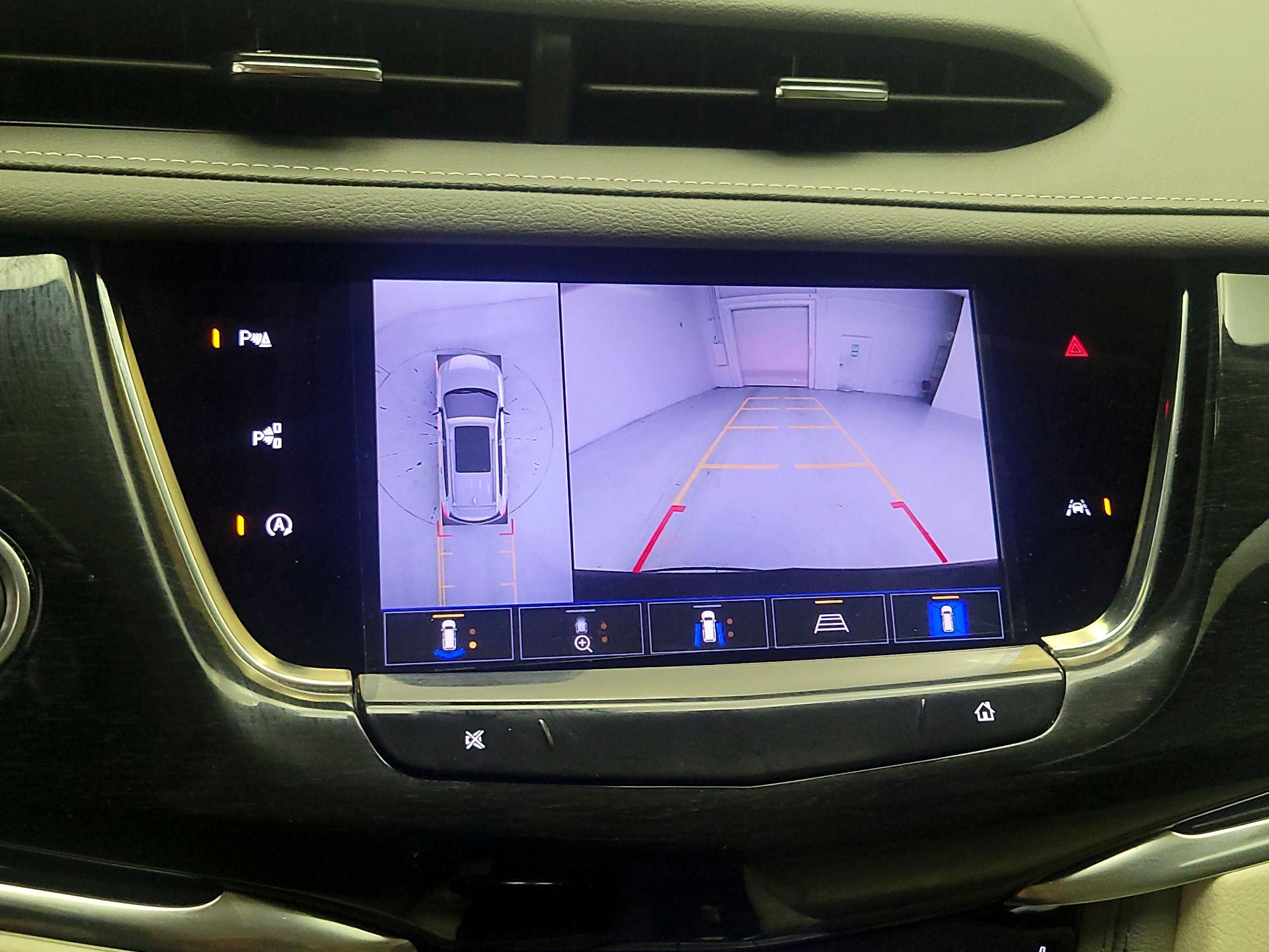 Thumbnail: 2023 Cadillac XT6 - 14