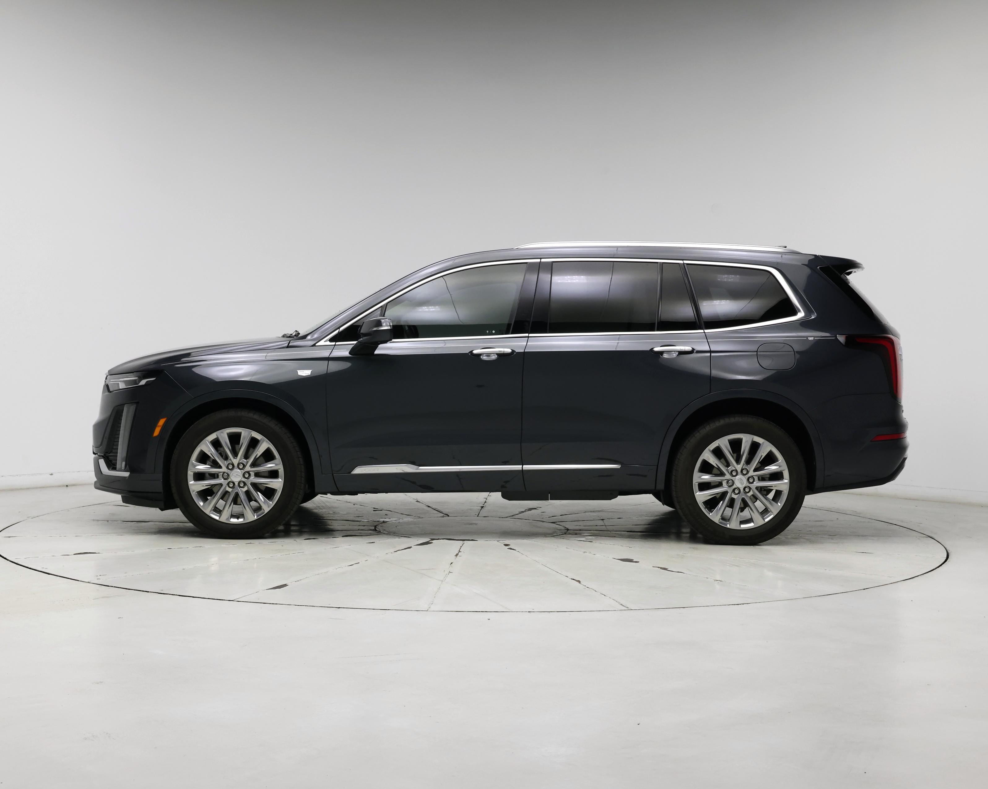 Thumbnail: 2023 Cadillac XT6 - 3