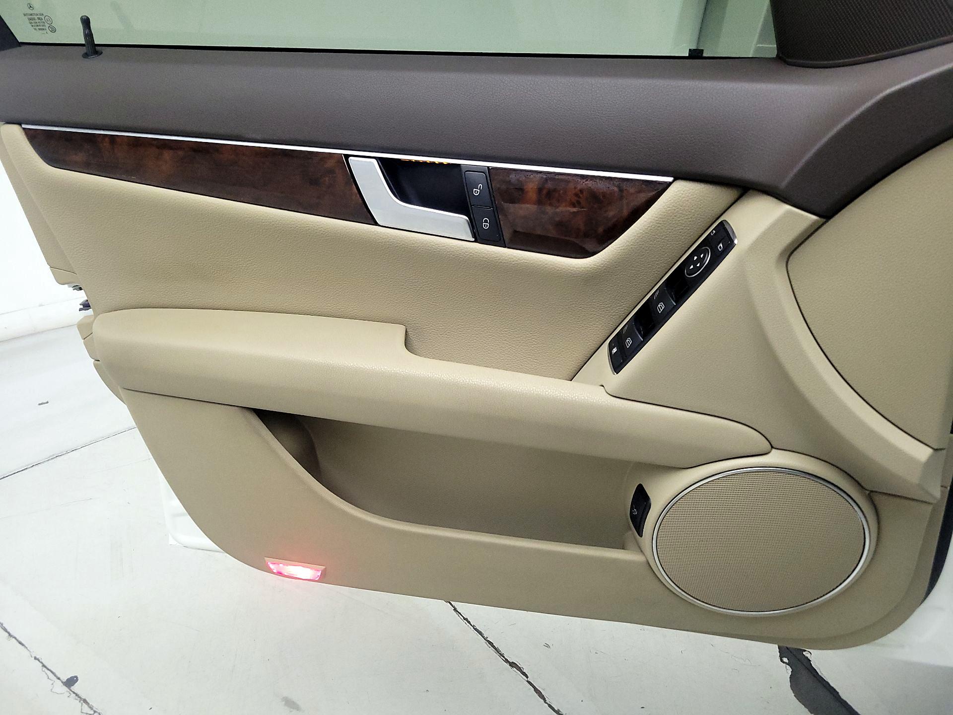 Thumbnail: 2014 Mercedes-Benz C-Class - 12