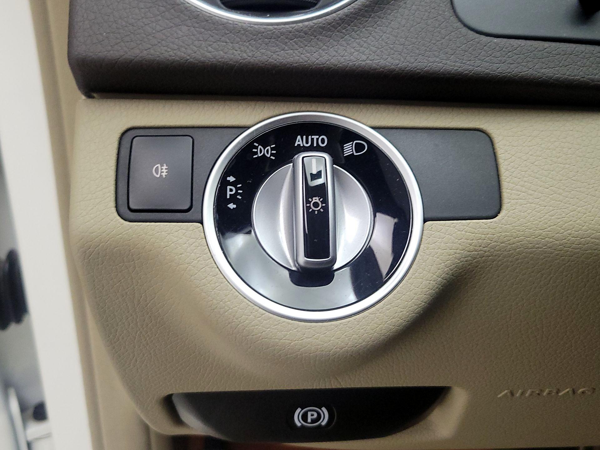Thumbnail: 2014 Mercedes-Benz C-Class - 13