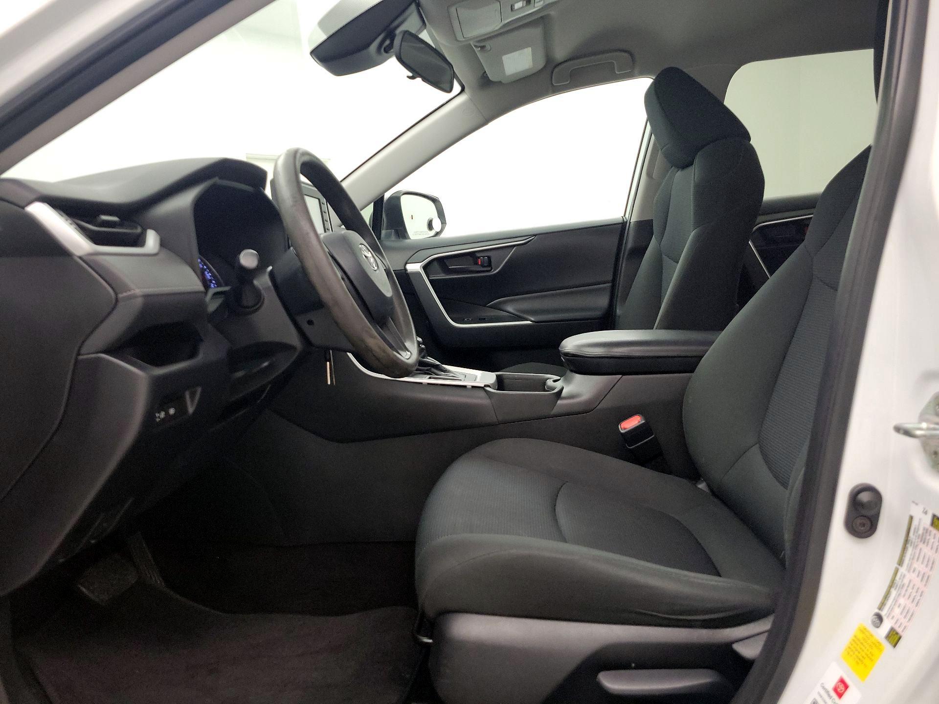 Thumbnail: 2020 Toyota RAV4 - 11