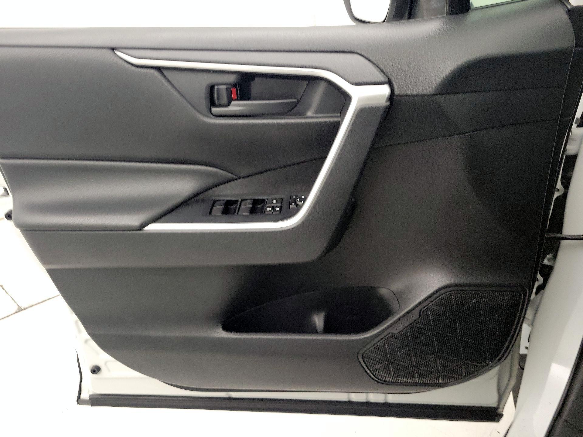 Thumbnail: 2020 Toyota RAV4 - 12