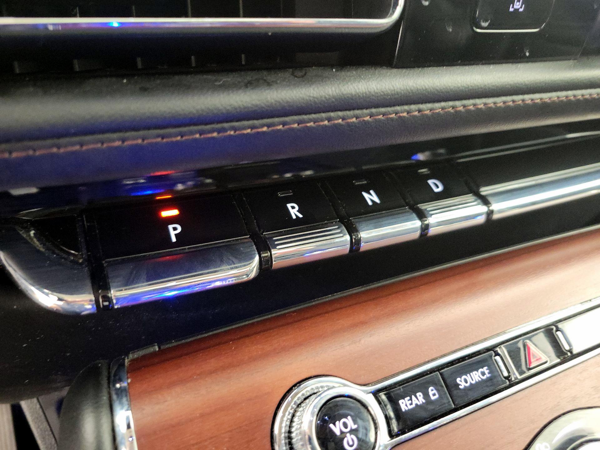 Thumbnail: 2022 Lincoln Aviator - 18