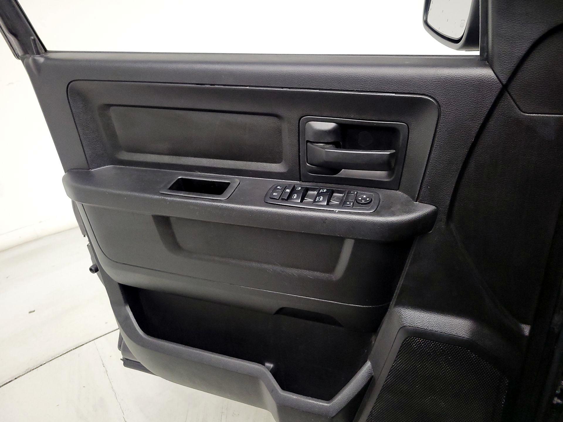 Thumbnail: 2019 RAM 1500 Classic - 12