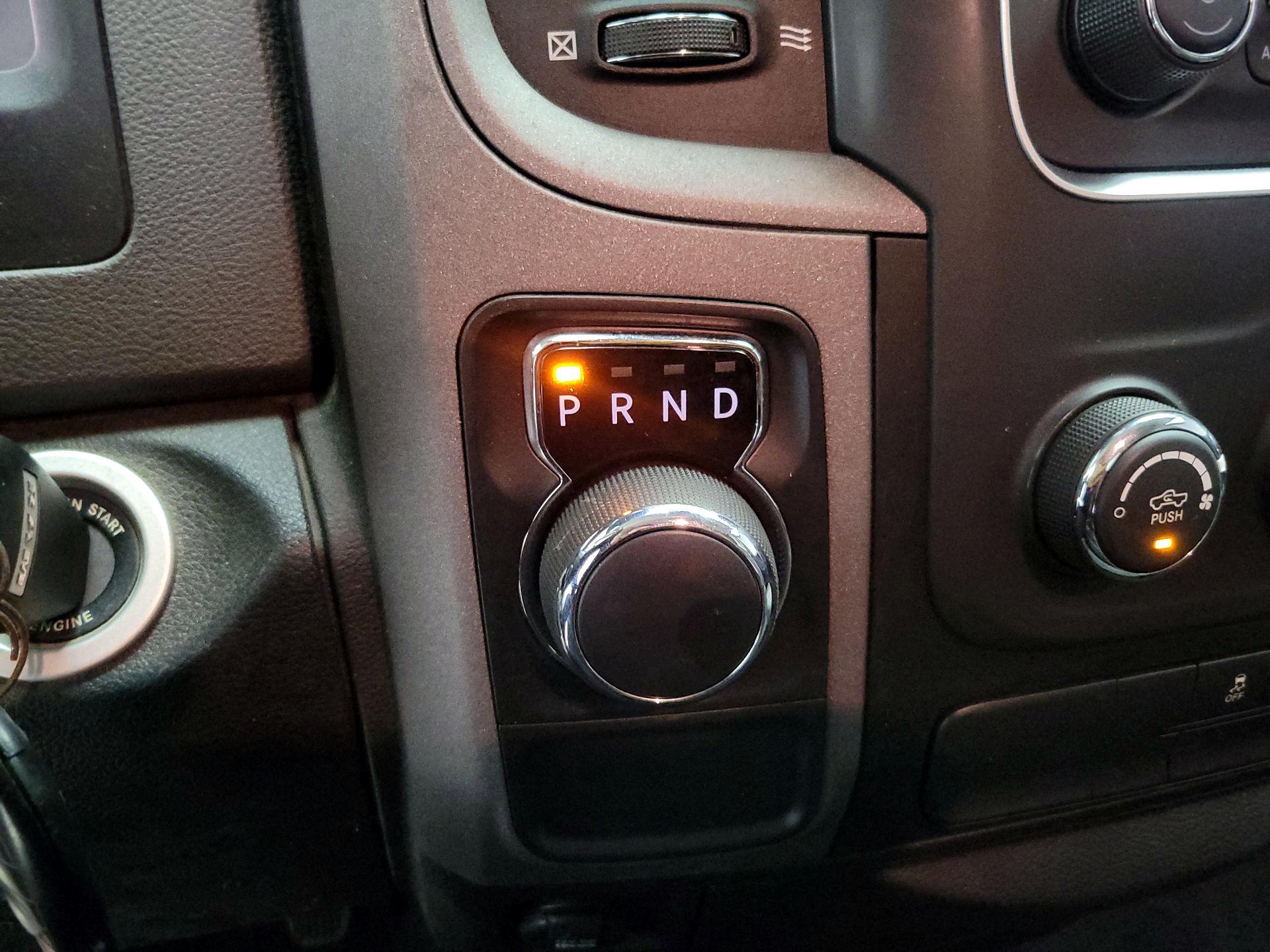 Thumbnail: 2019 RAM 1500 Classic - 16