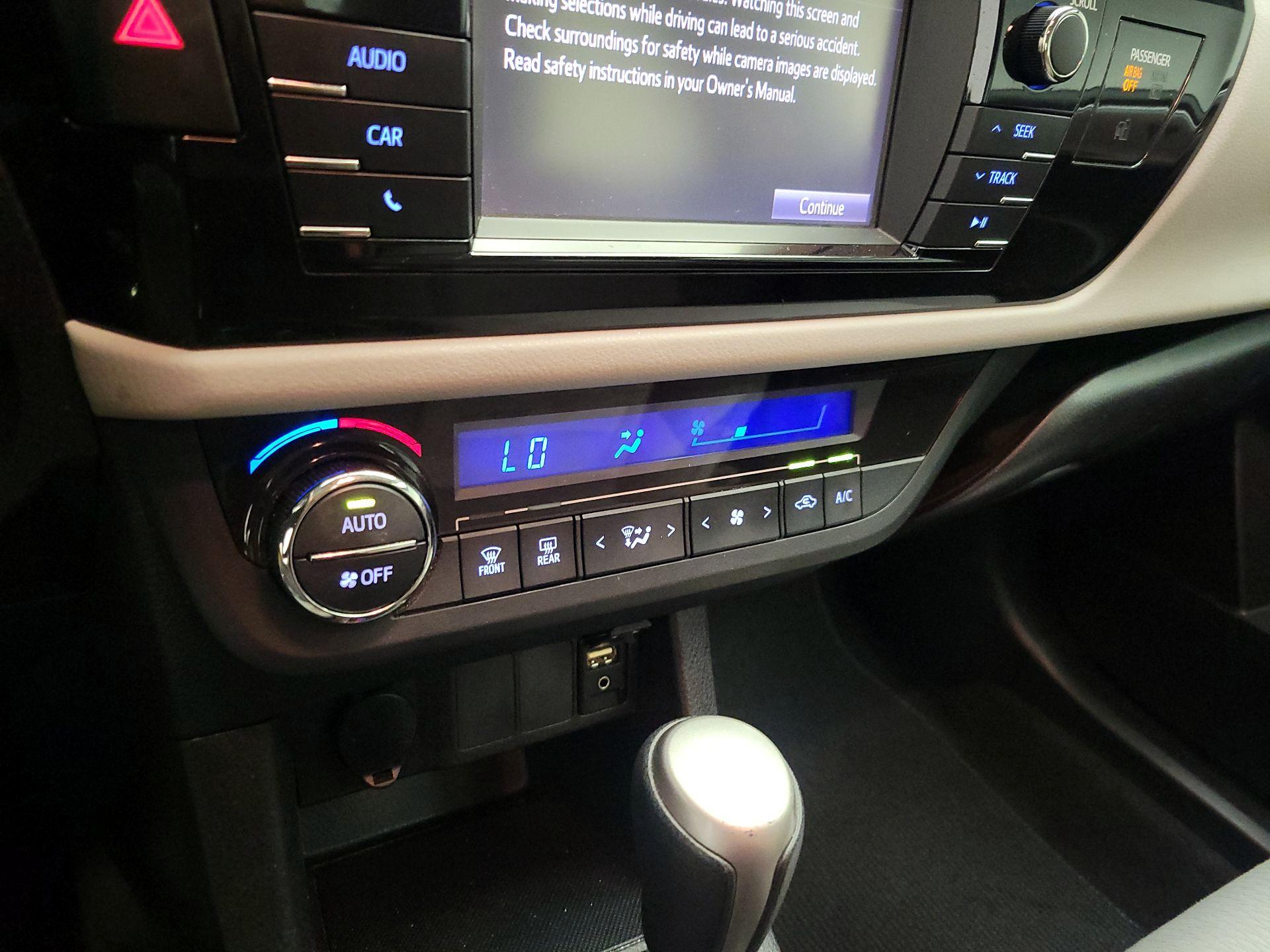 Thumbnail: 2015 Toyota Corolla - 16