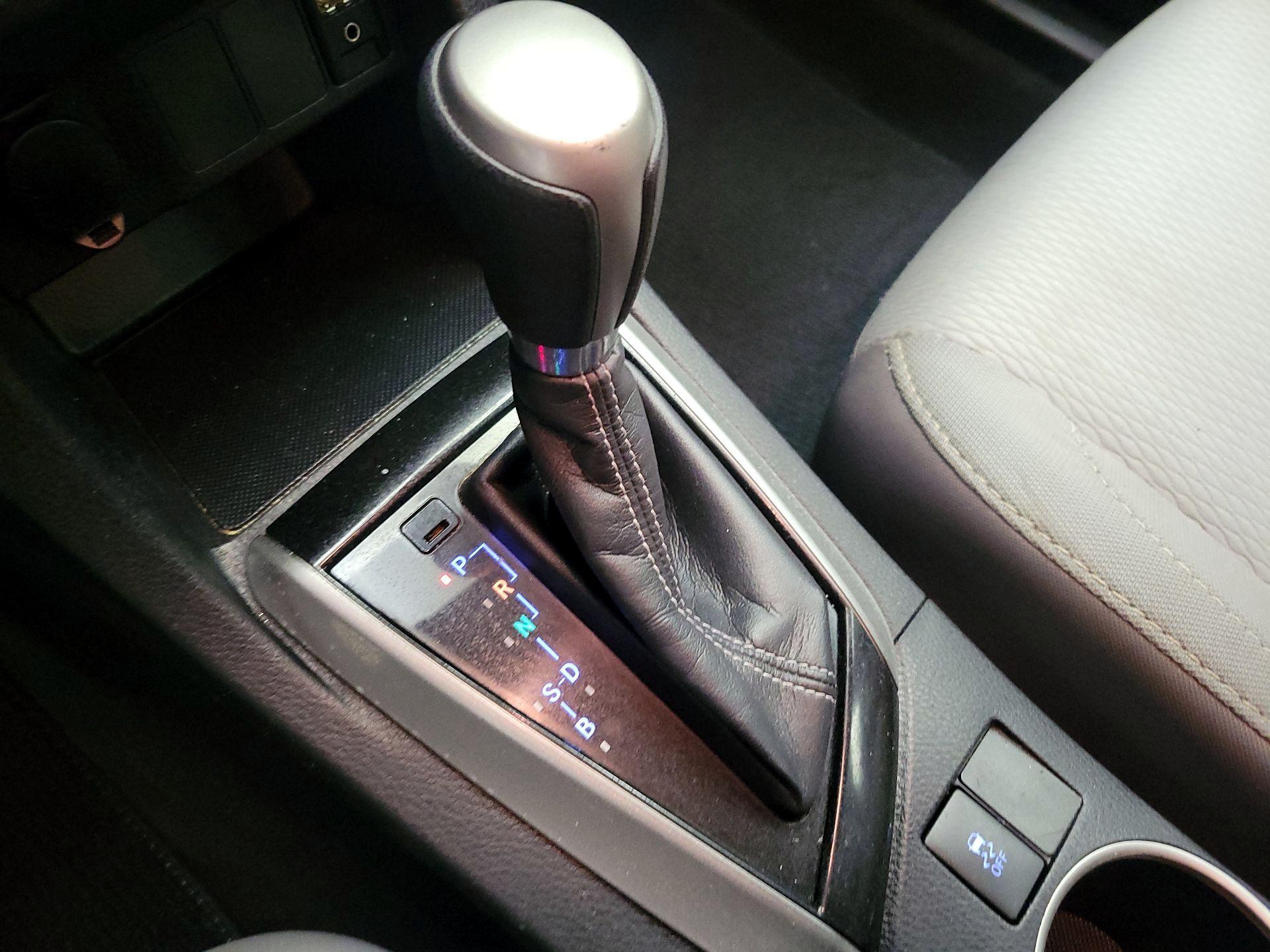 Thumbnail: 2015 Toyota Corolla - 17