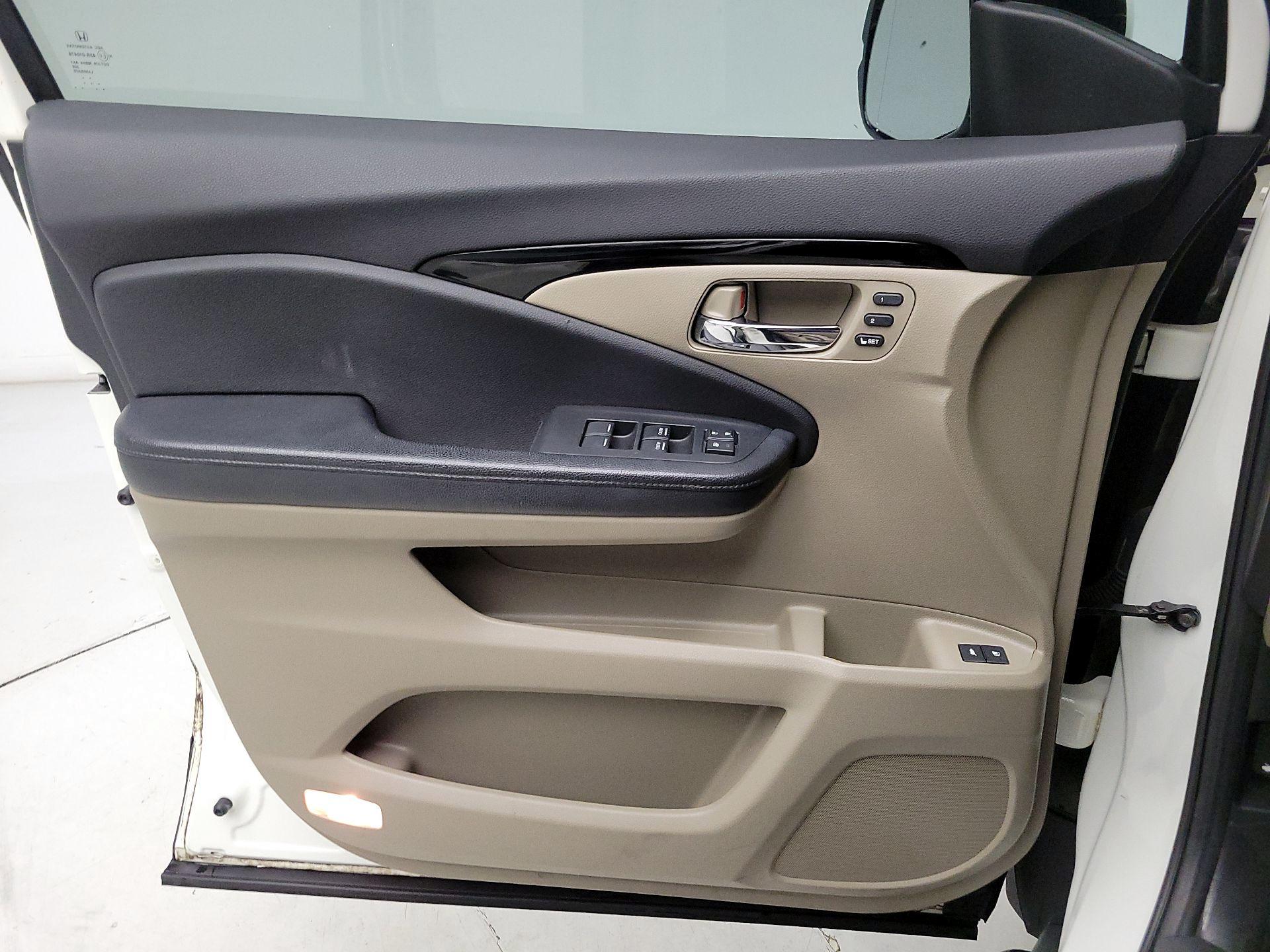 Thumbnail: 2016 Honda Pilot - 12