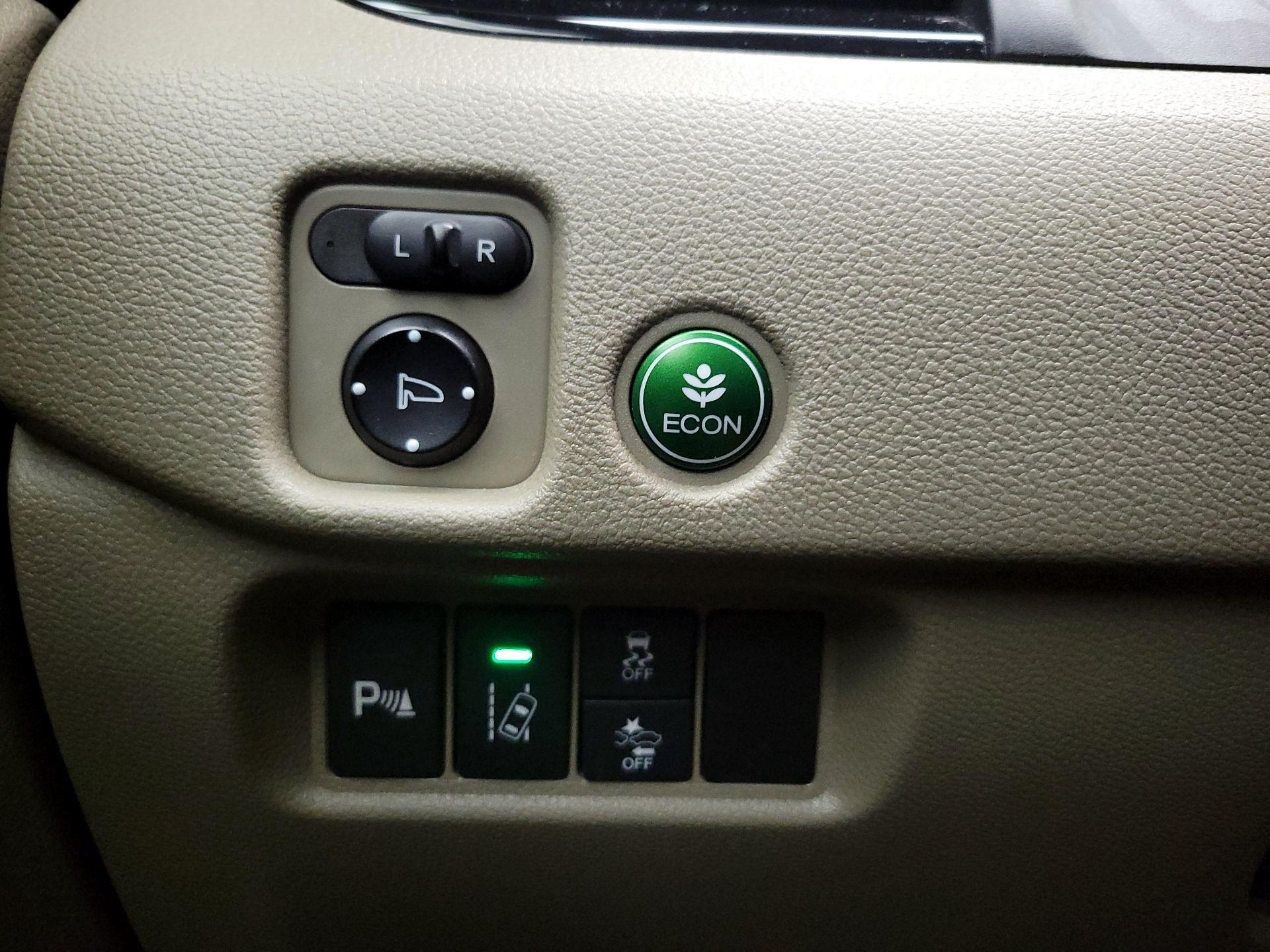 Thumbnail: 2016 Honda Pilot - 13
