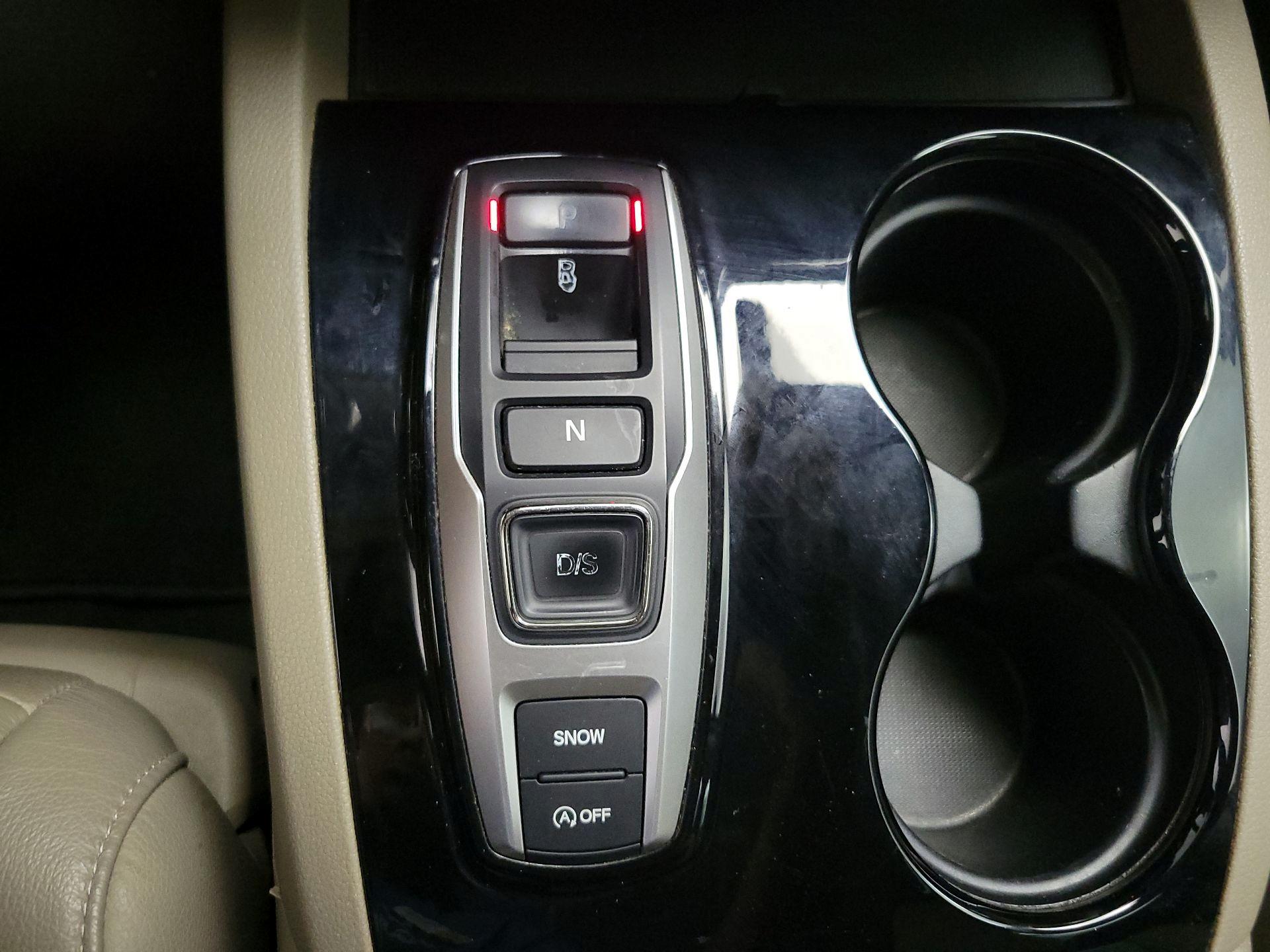 Thumbnail: 2016 Honda Pilot - 18