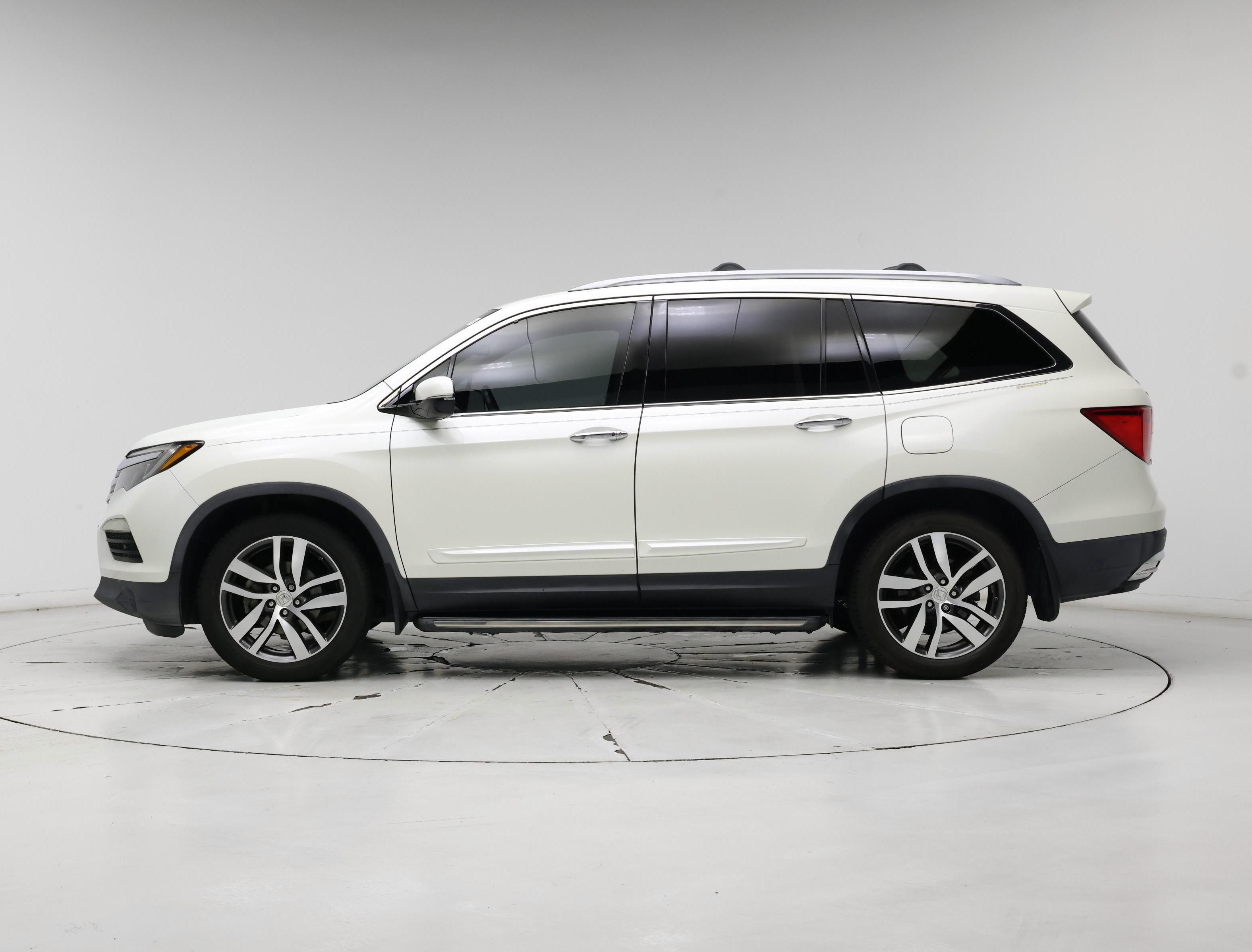 Thumbnail: 2016 Honda Pilot - 3