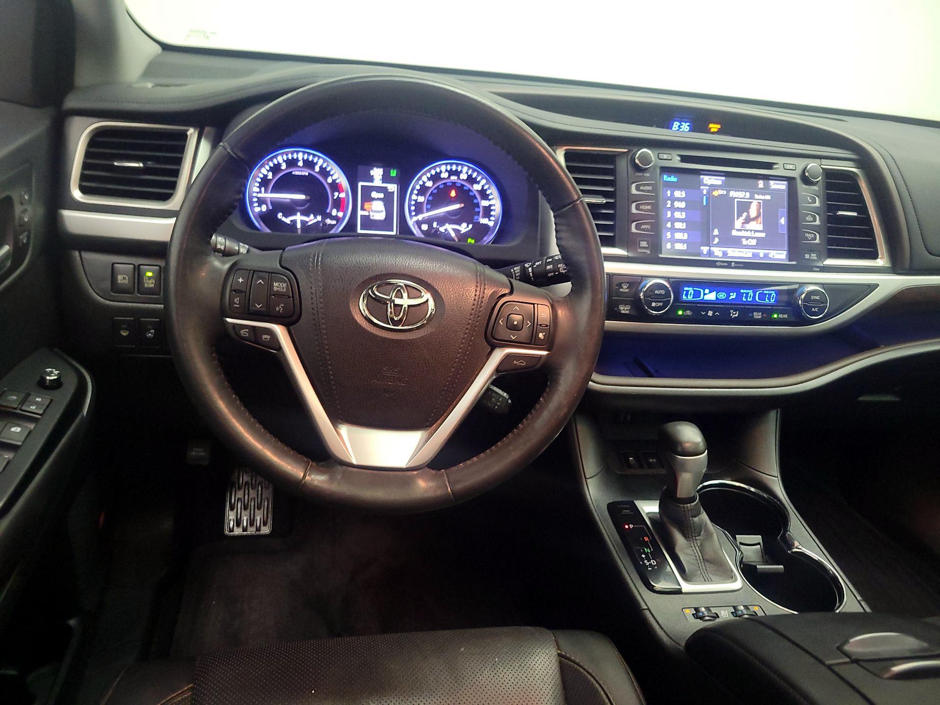 Thumbnail: 2015 Toyota Highlander - 10
