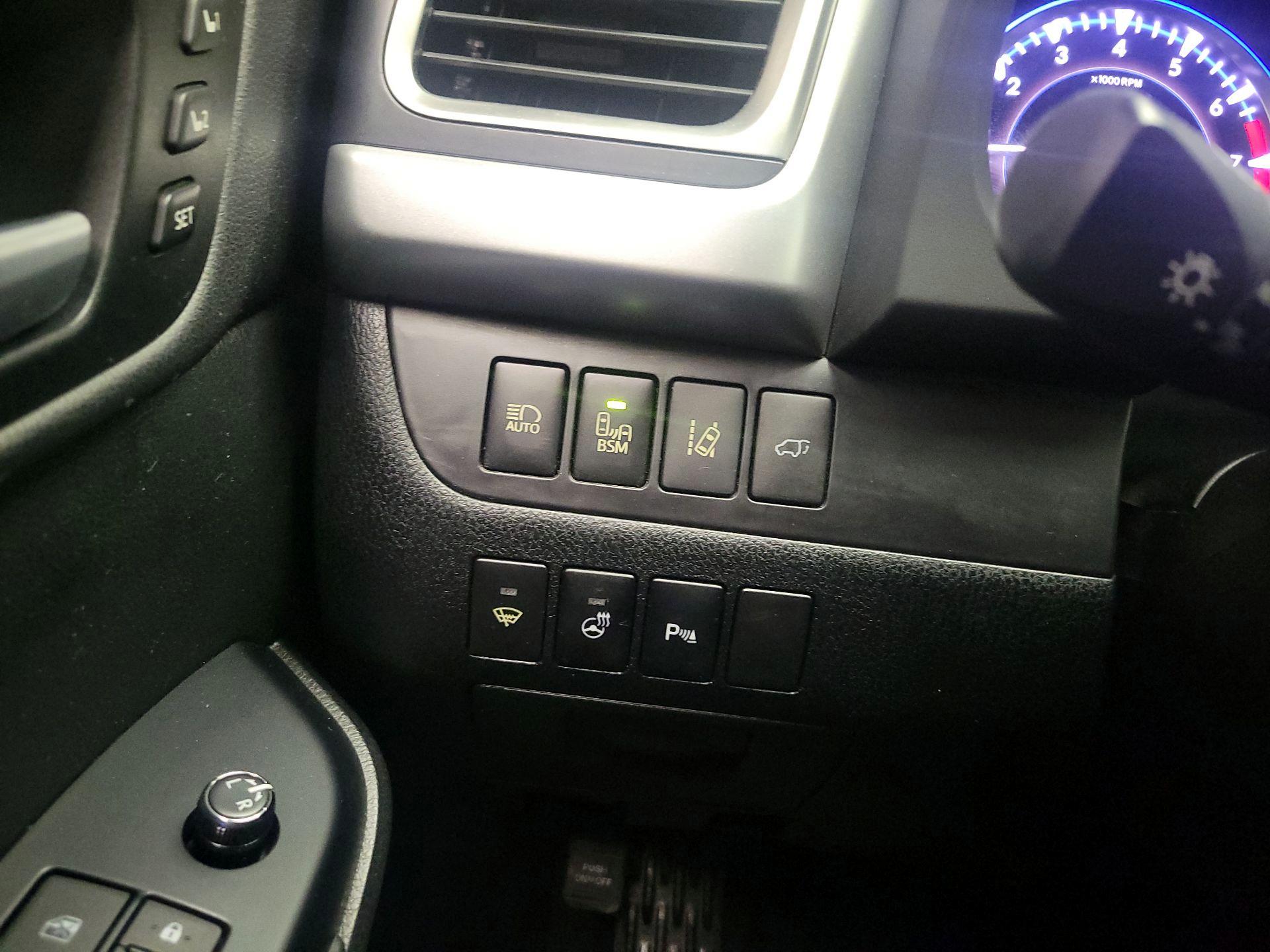 Thumbnail: 2015 Toyota Highlander - 13