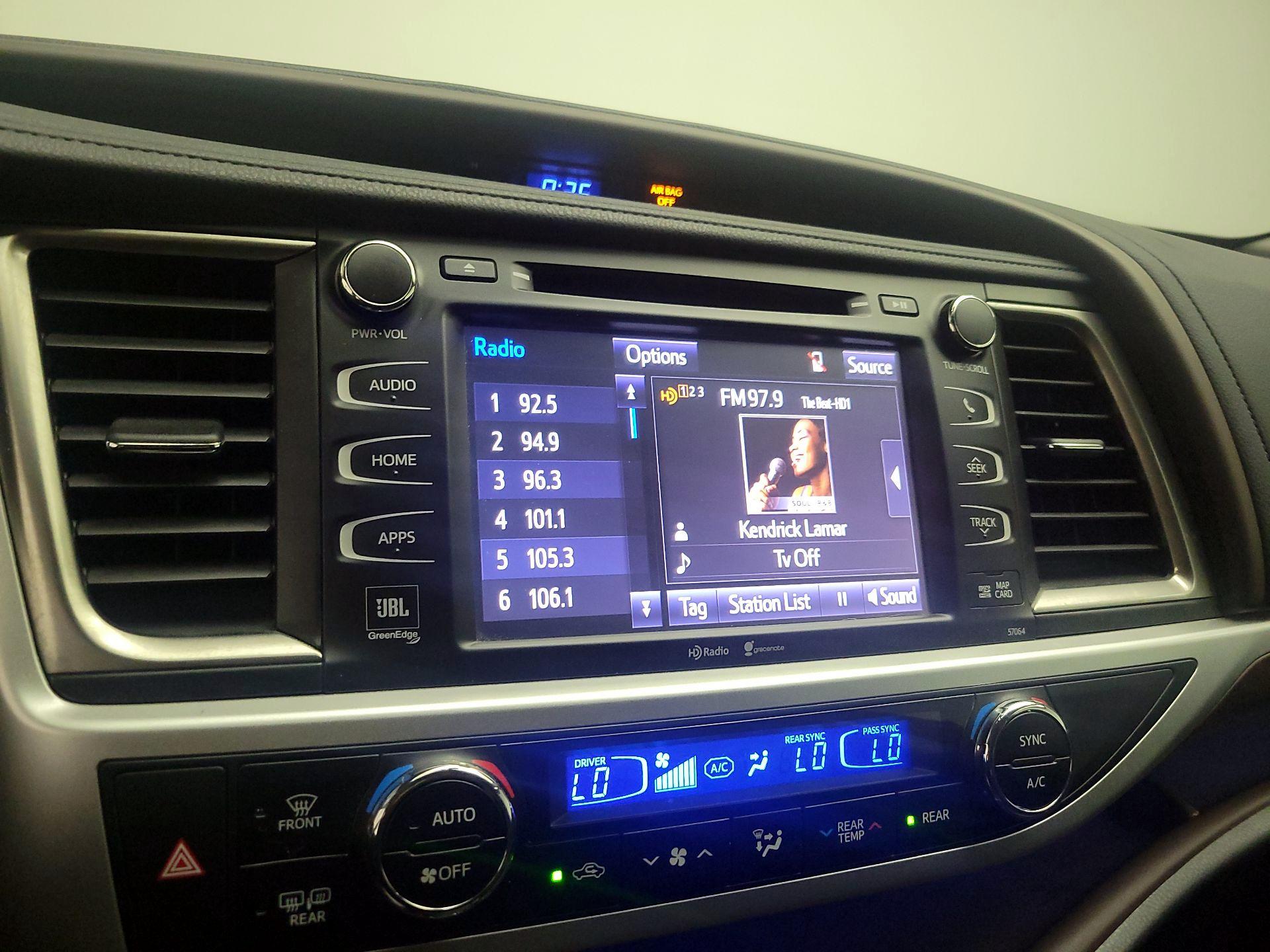 Thumbnail: 2015 Toyota Highlander - 15