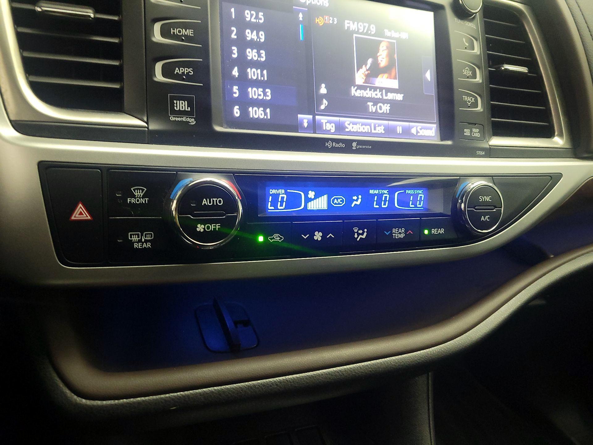 Thumbnail: 2015 Toyota Highlander - 16