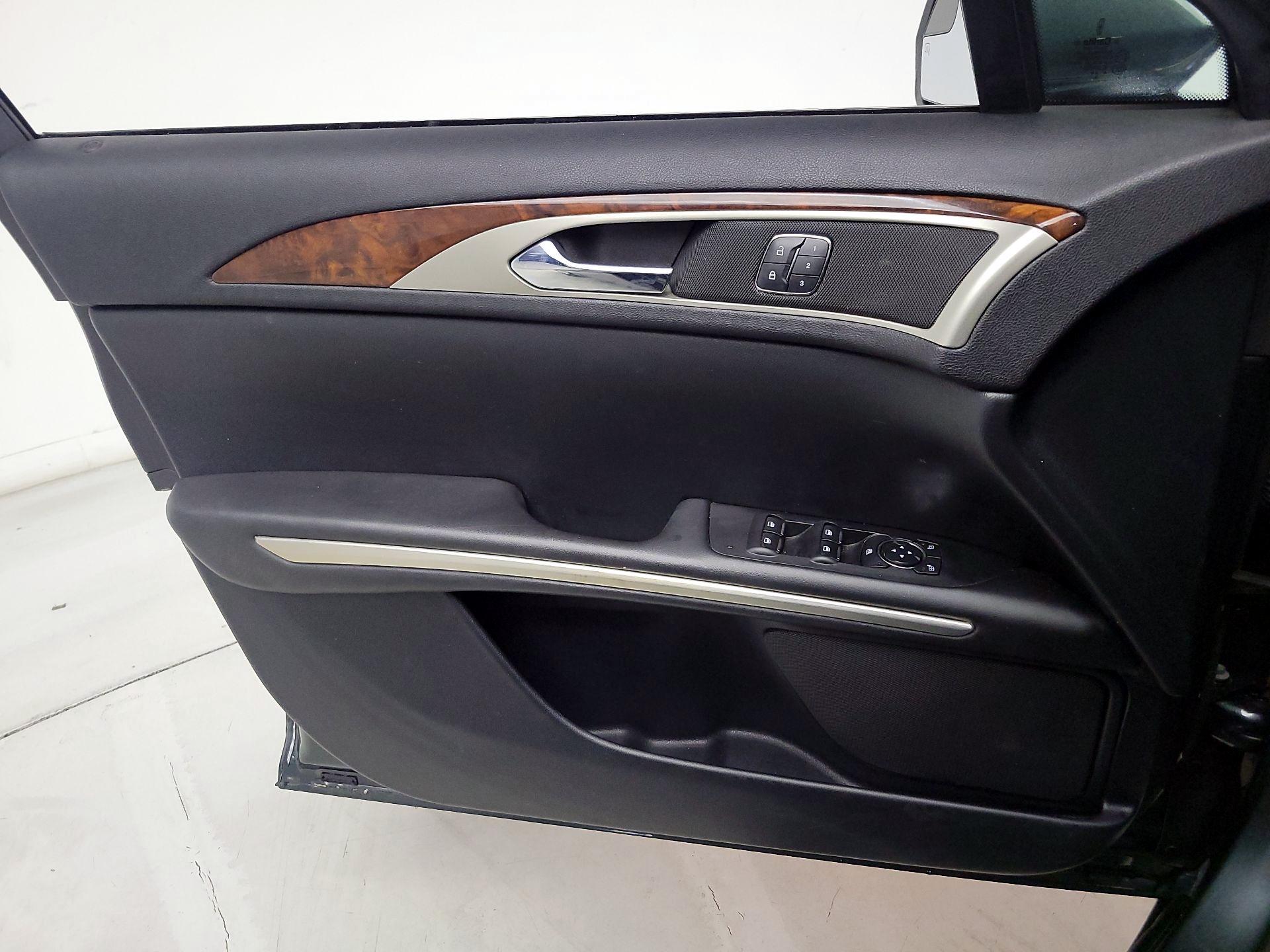 Thumbnail: 2015 Lincoln MKZ - 12