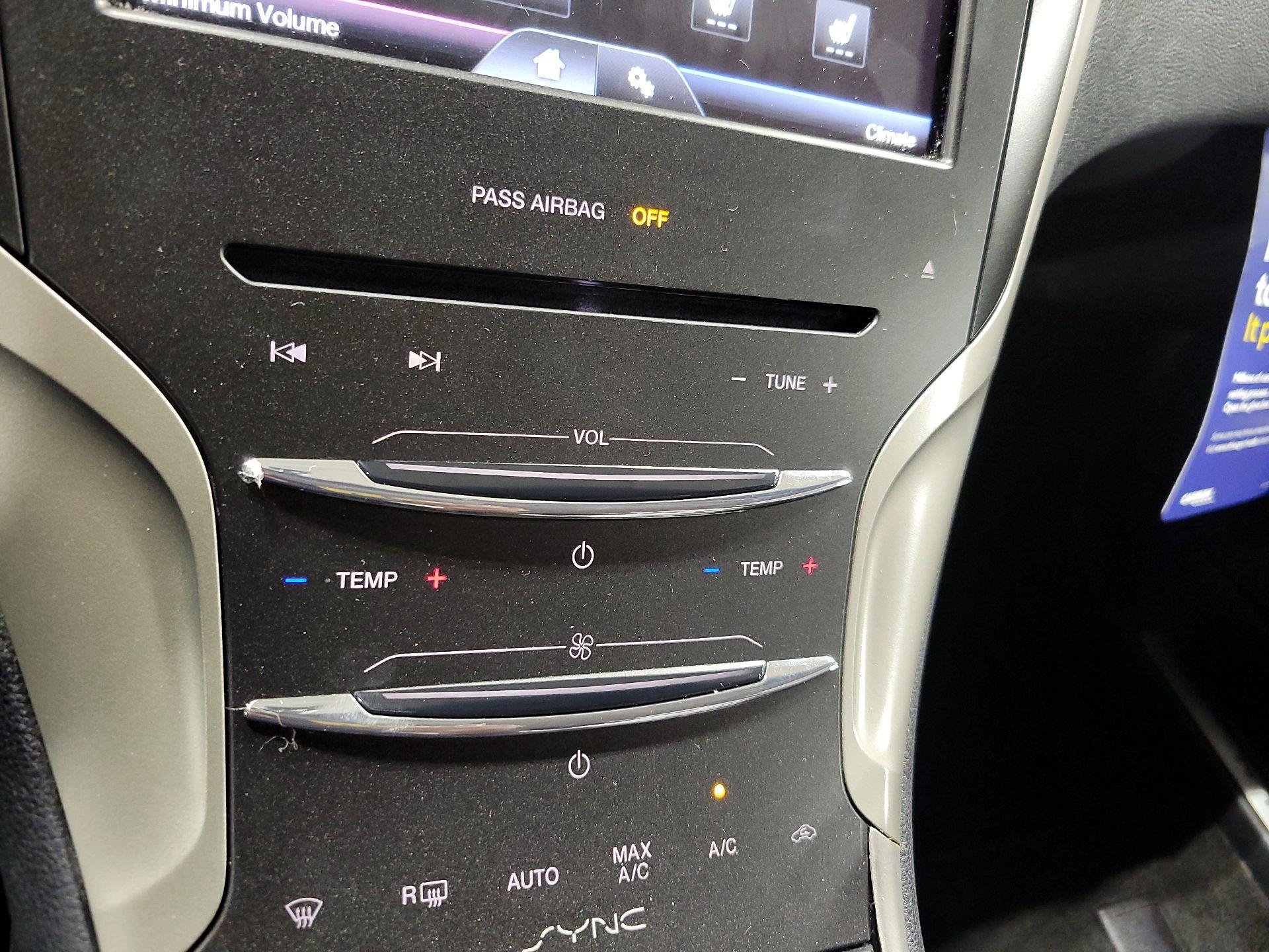 Thumbnail: 2015 Lincoln MKZ - 16
