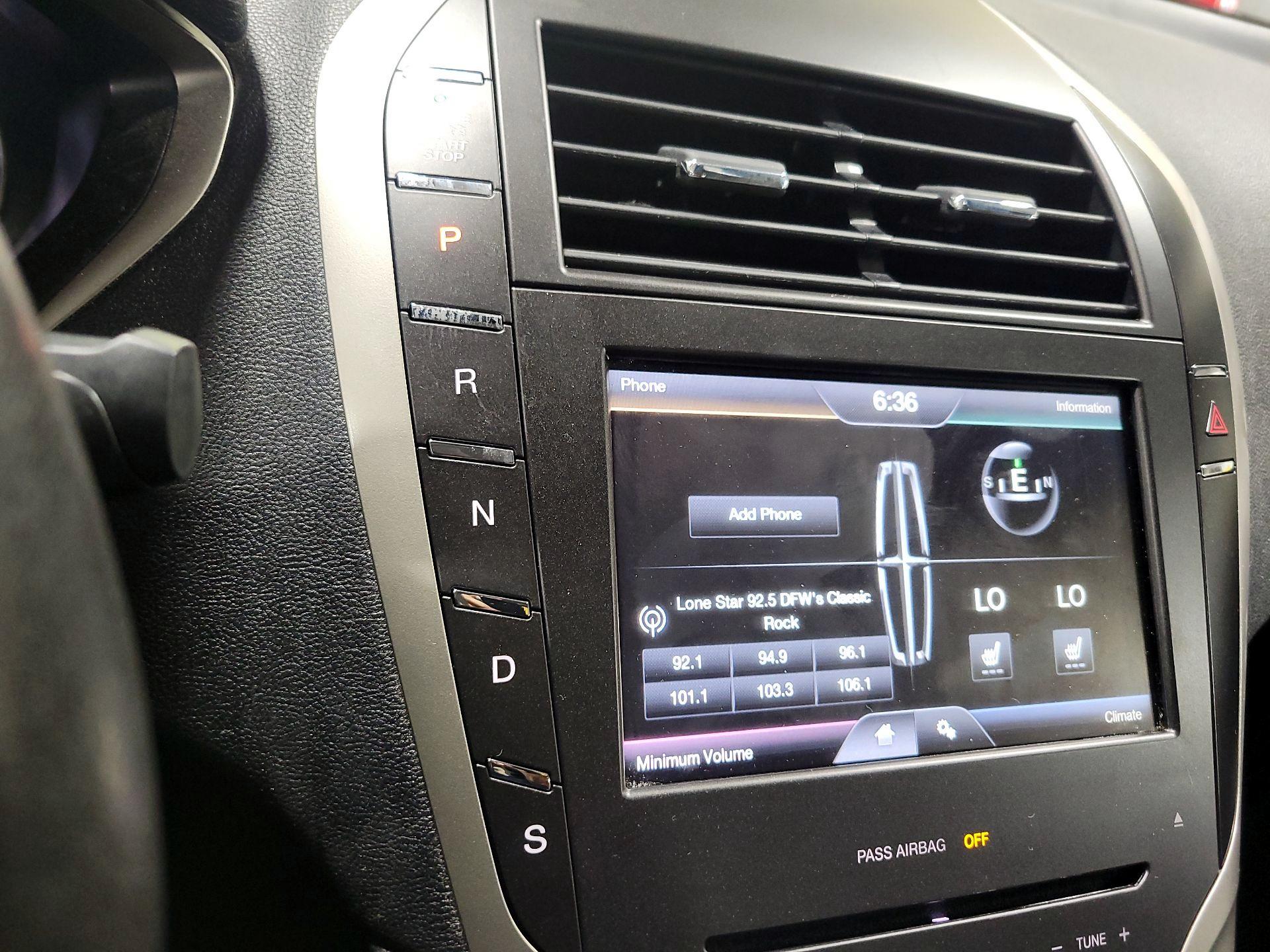 Thumbnail: 2015 Lincoln MKZ - 17