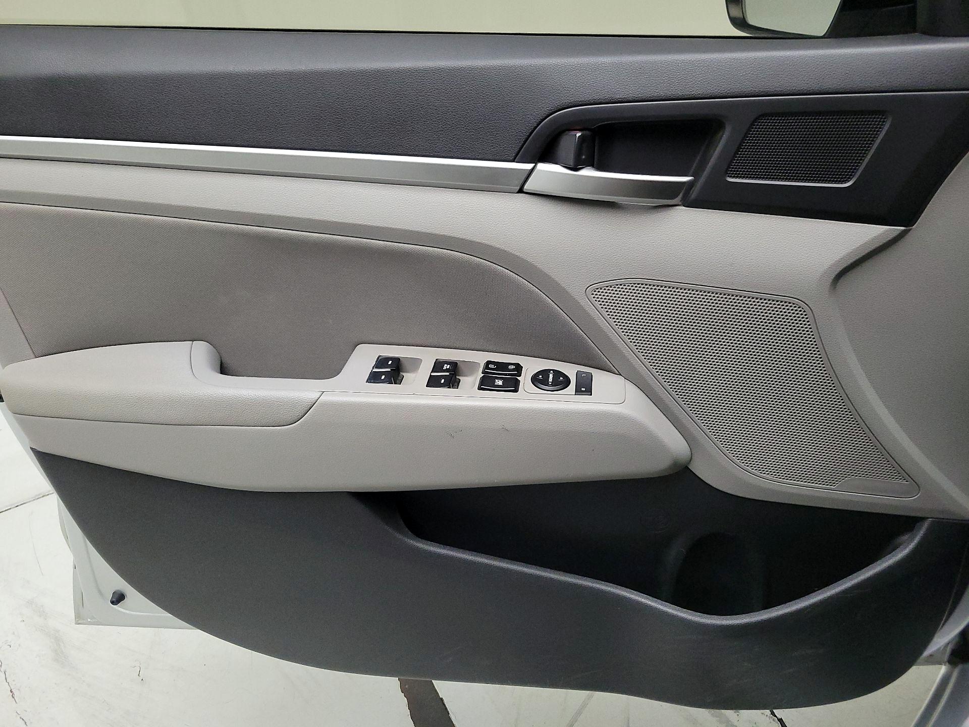 Thumbnail: 2020 Hyundai Elantra - 12