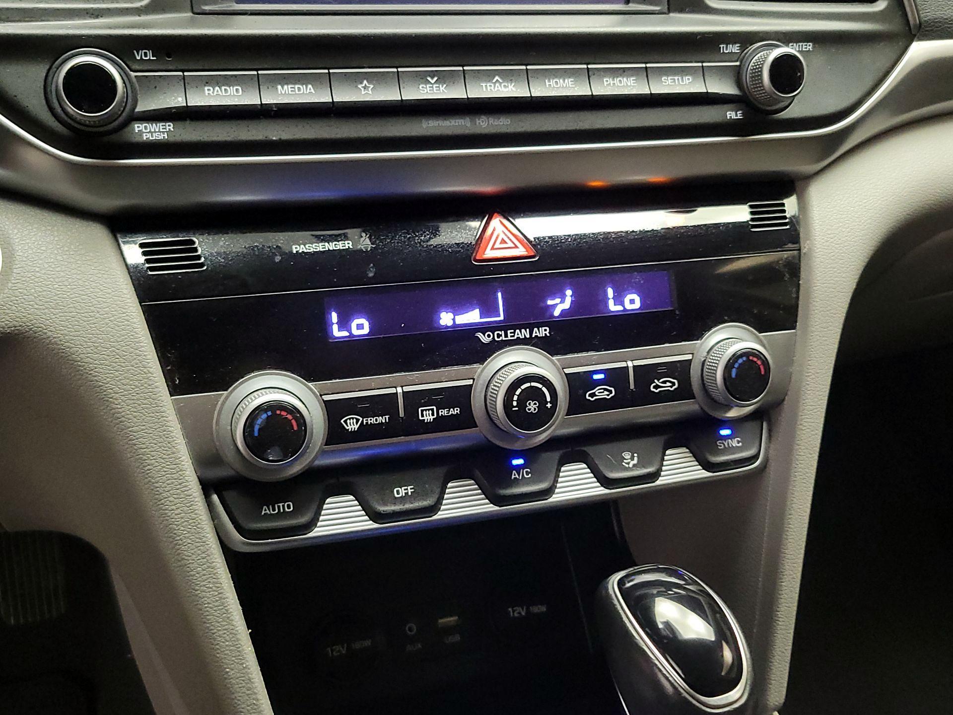 Thumbnail: 2020 Hyundai Elantra - 16