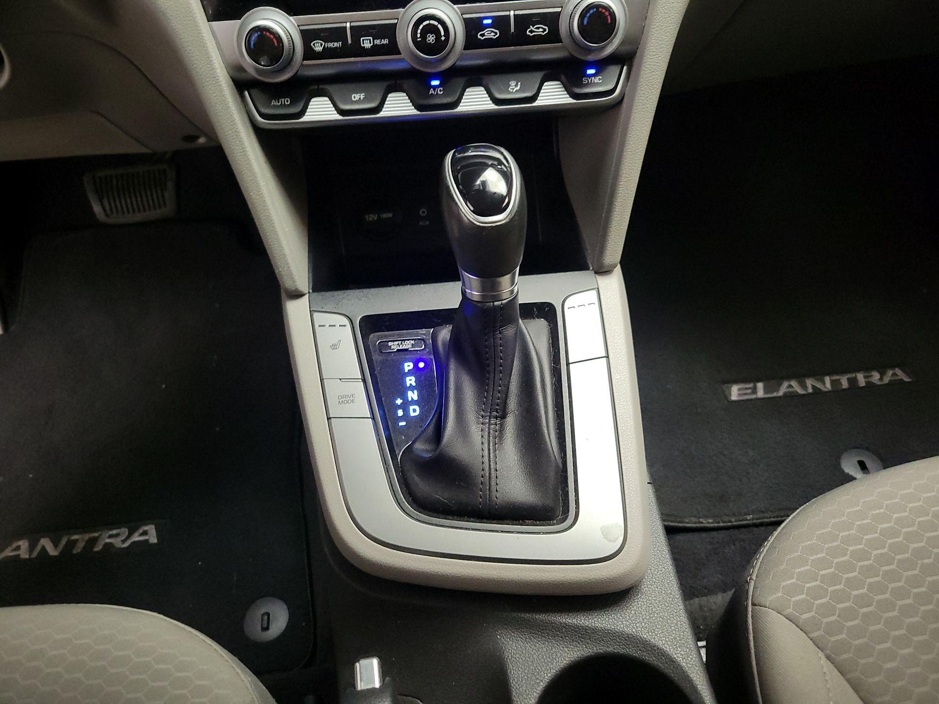 Thumbnail: 2020 Hyundai Elantra - 17