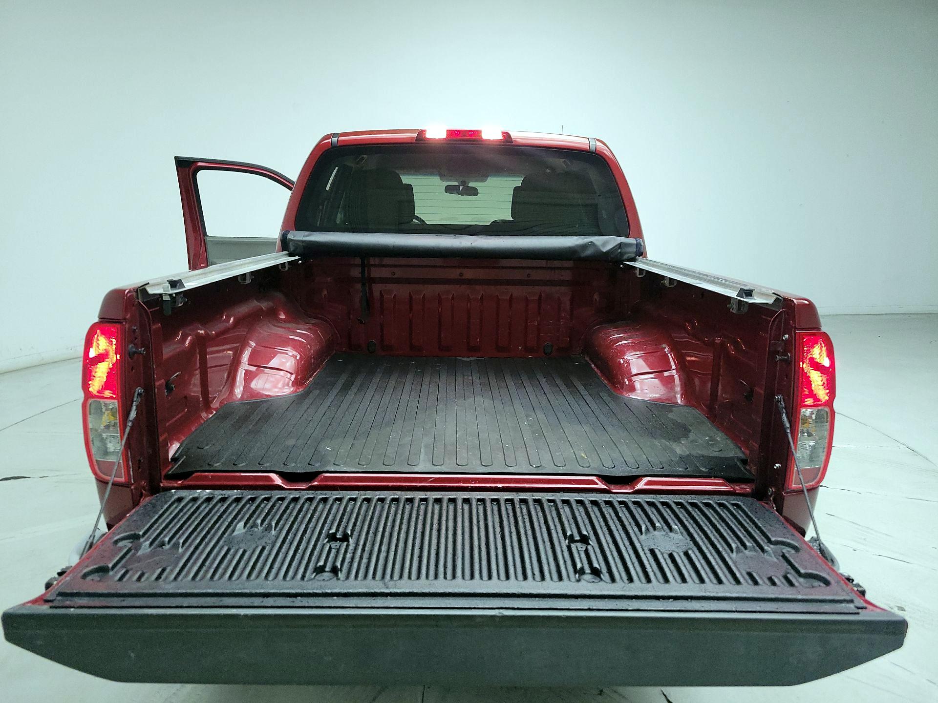 Thumbnail: 2015 Nissan Frontier - 18