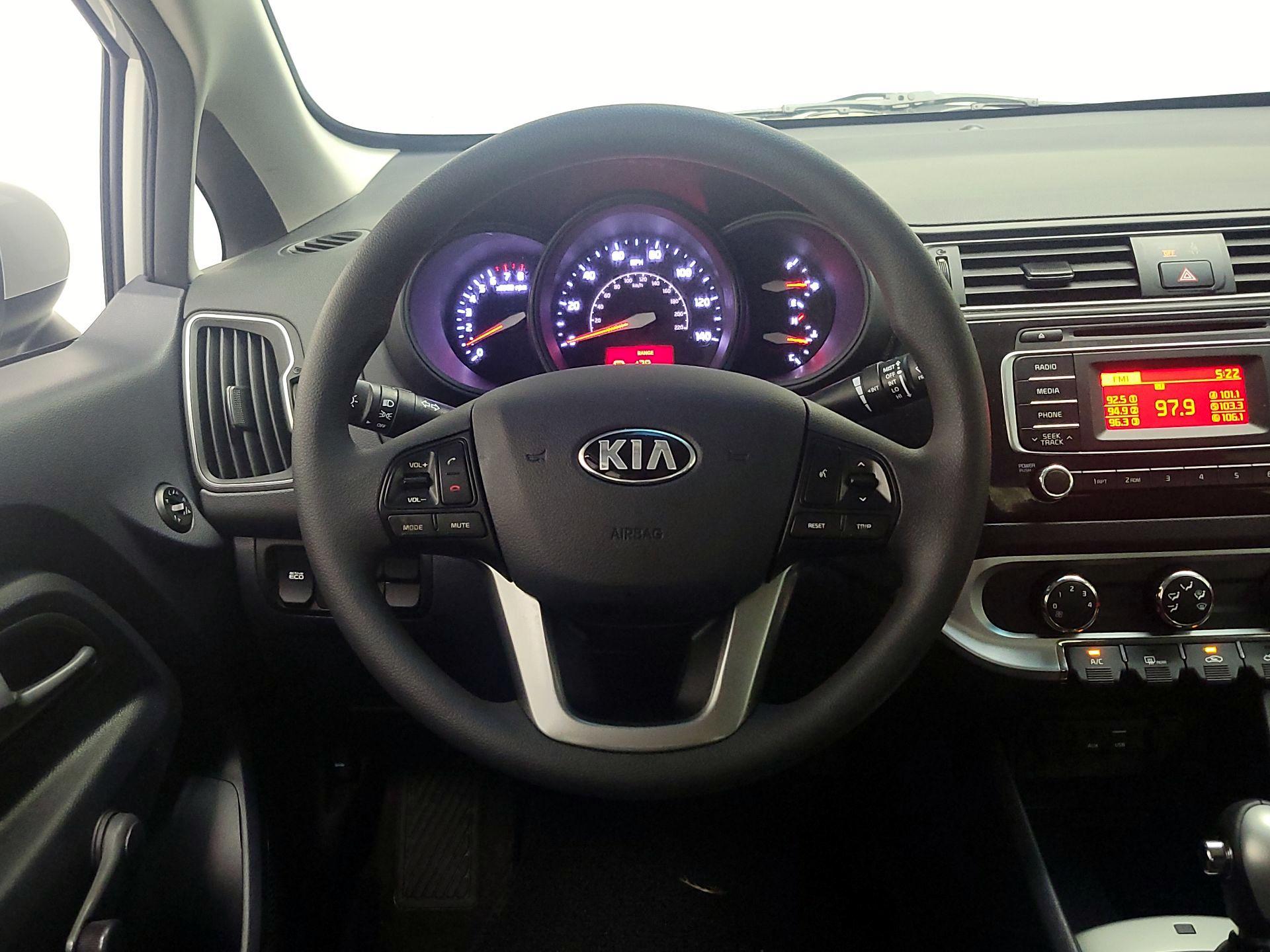 Thumbnail: 2016 Kia Rio - 10