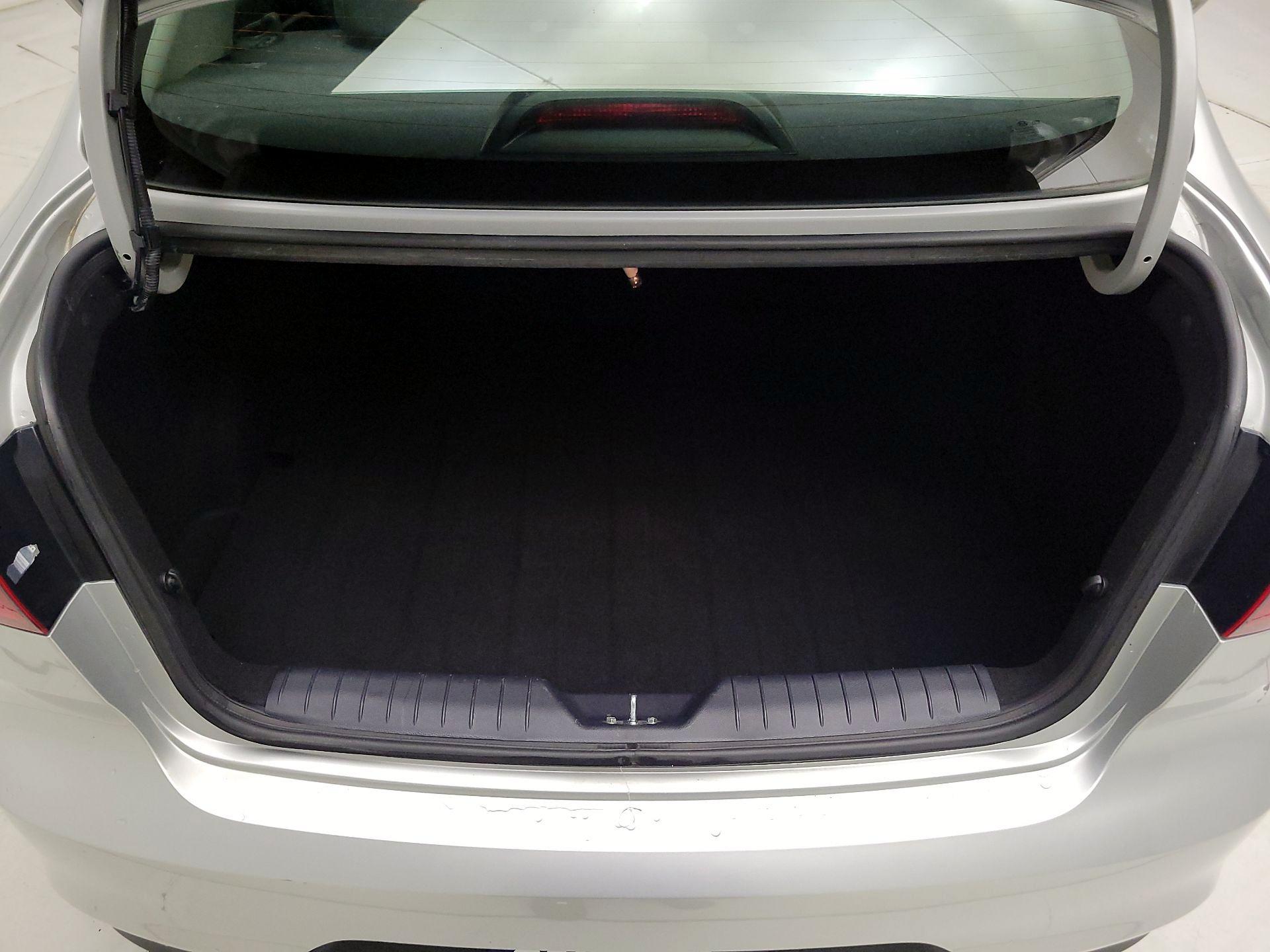 Thumbnail: 2016 Kia Rio - 19