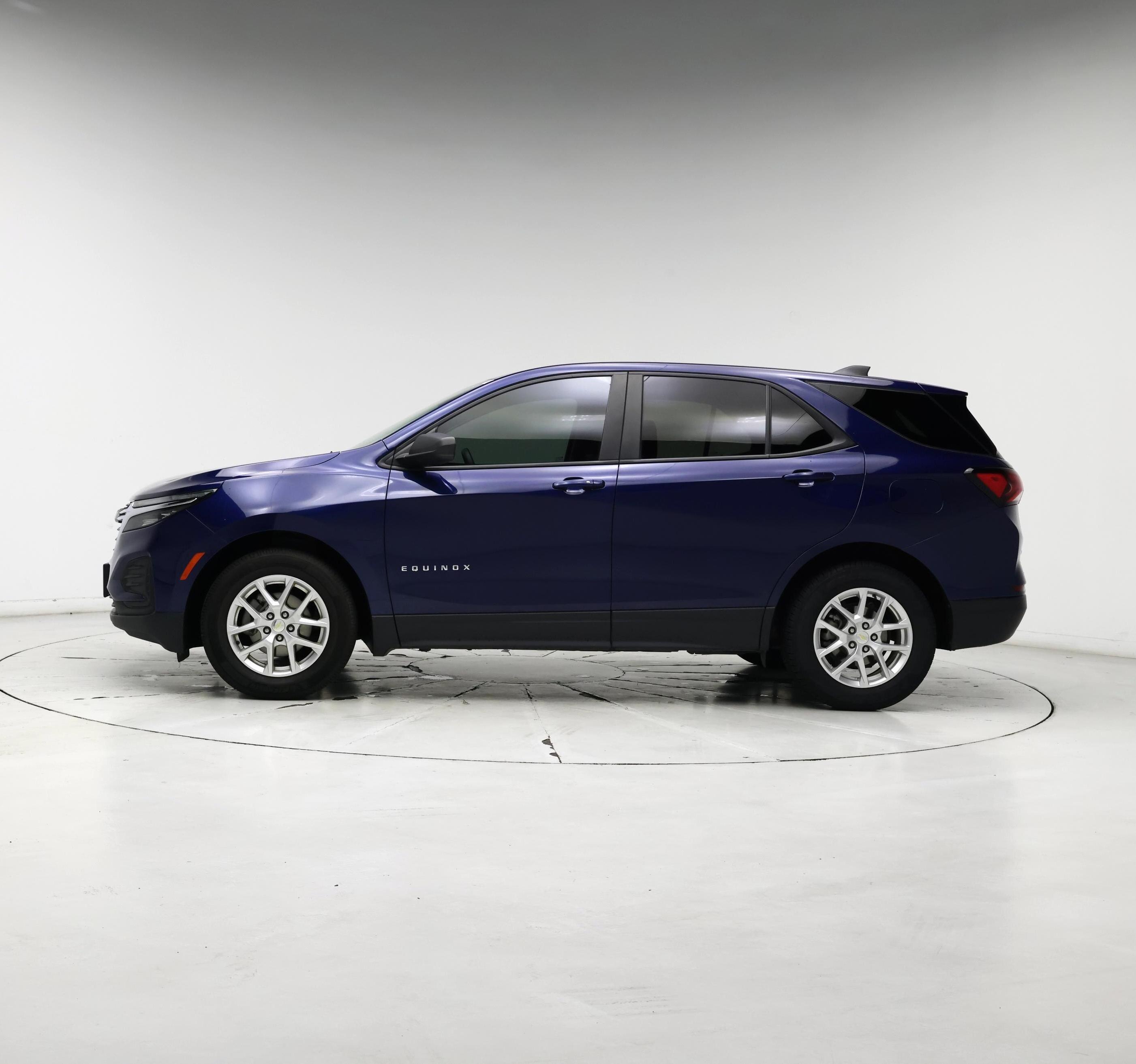 Thumbnail: 2022 Chevrolet Equinox - 3