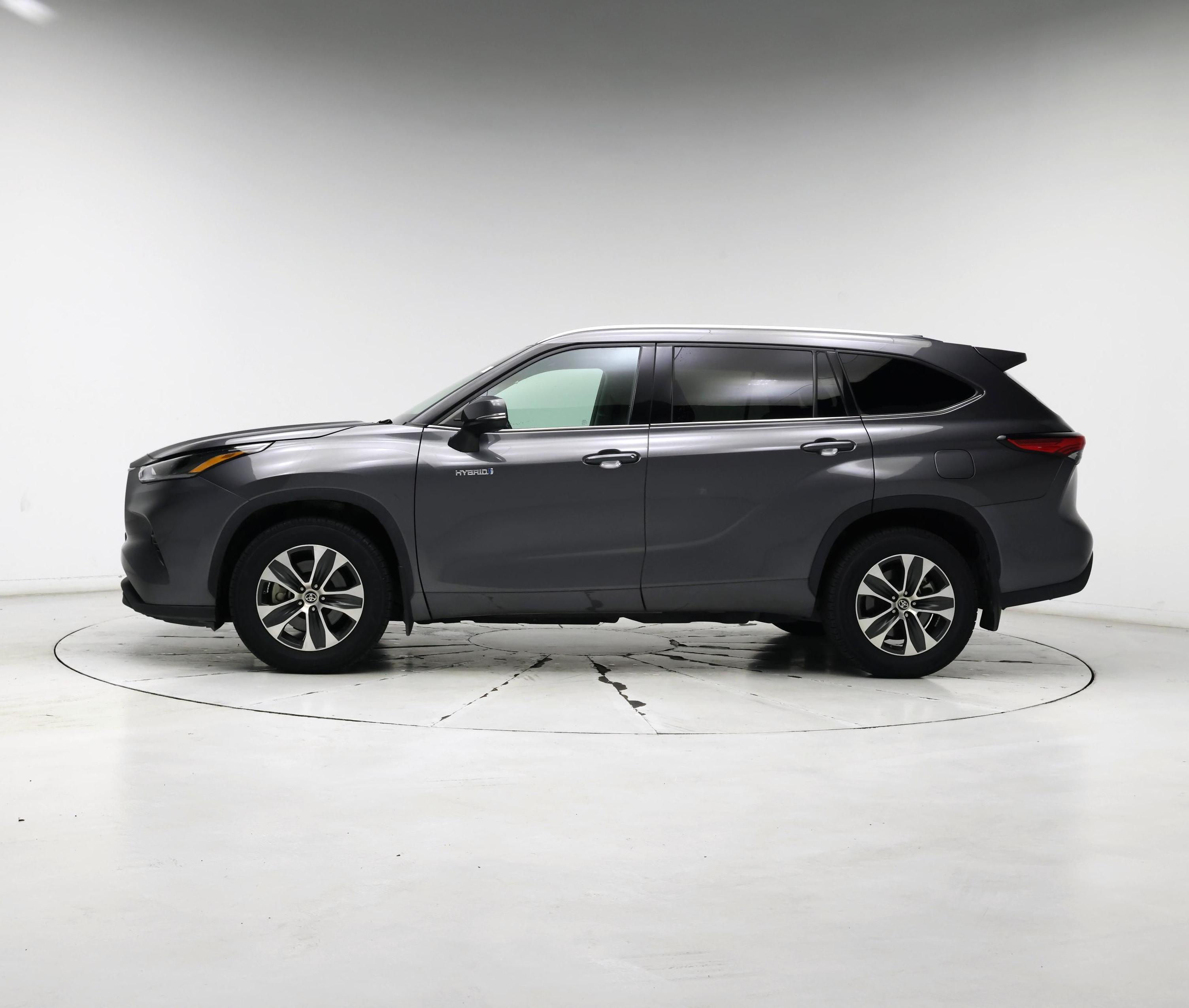 Thumbnail: 2021 Toyota Highlander - 3