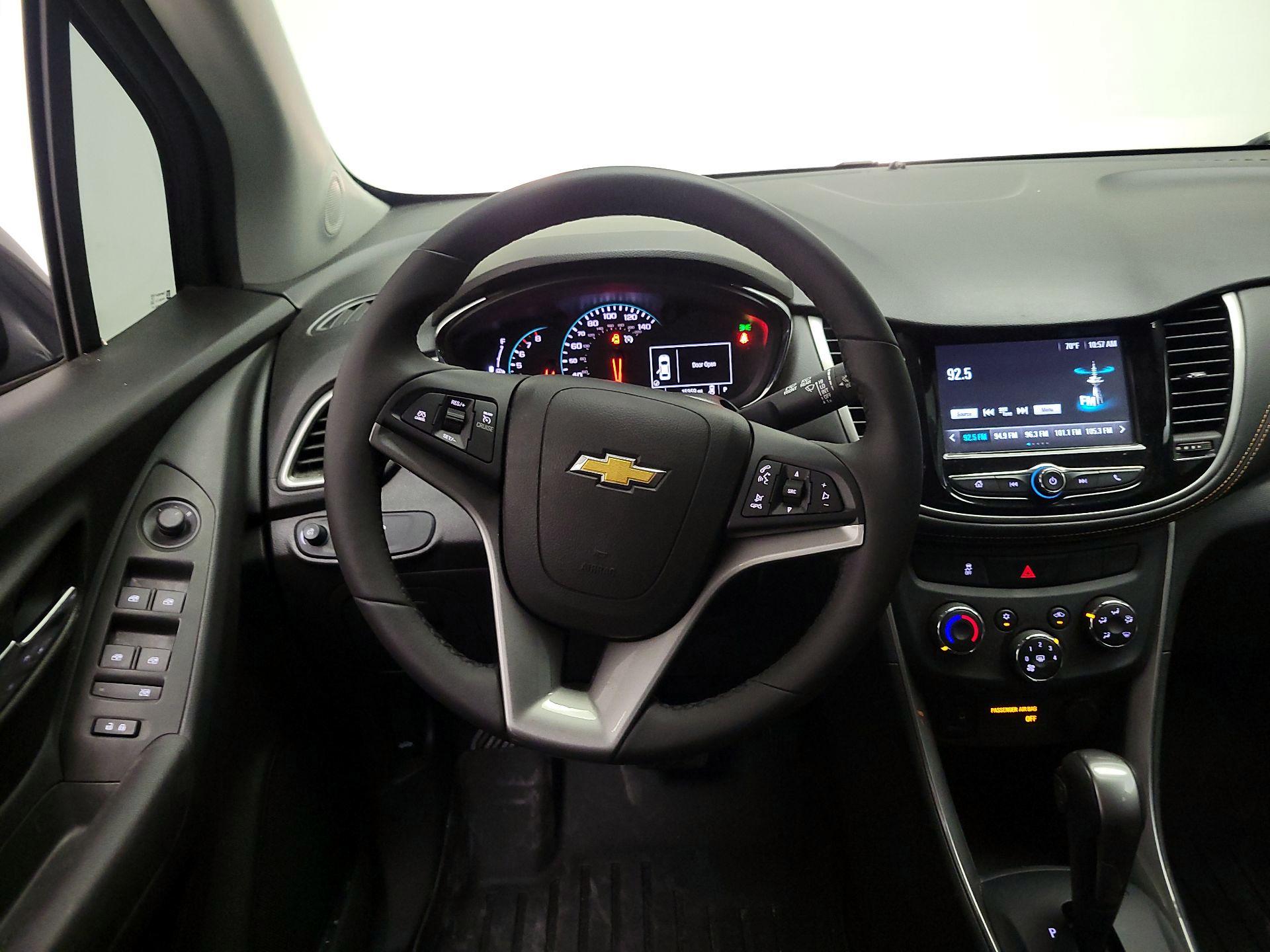 Thumbnail: 2017 Chevrolet Trax - 10