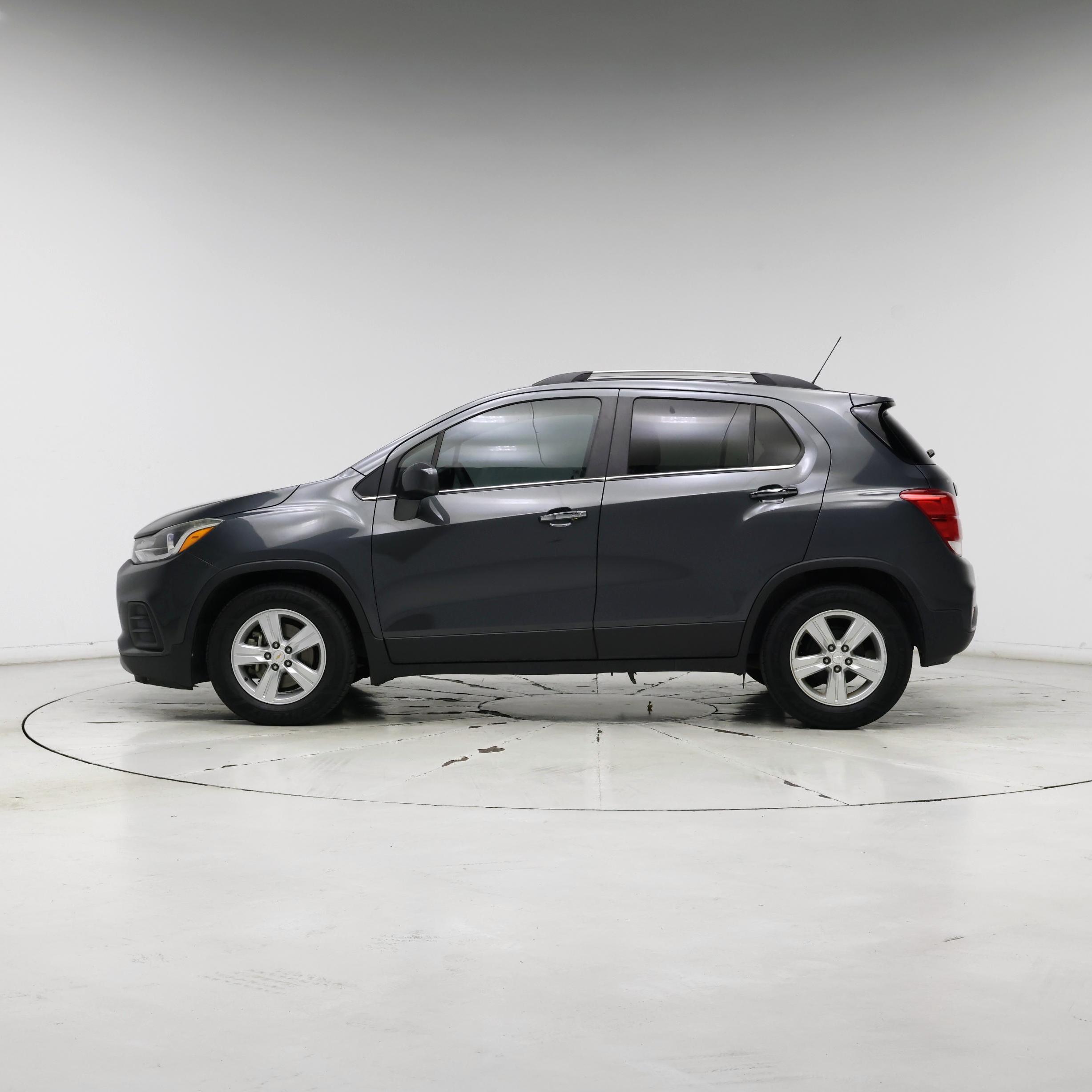 Thumbnail: 2017 Chevrolet Trax - 3