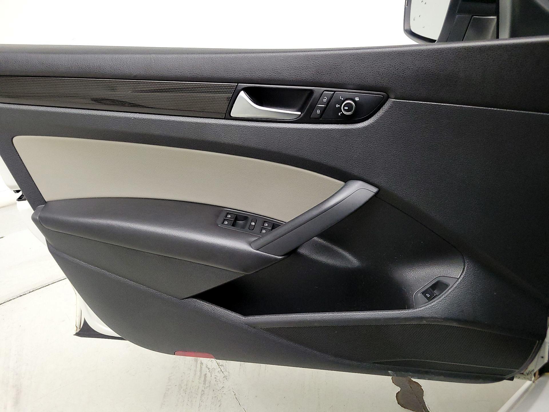 Thumbnail: 2015 Volkswagen Passat - 12