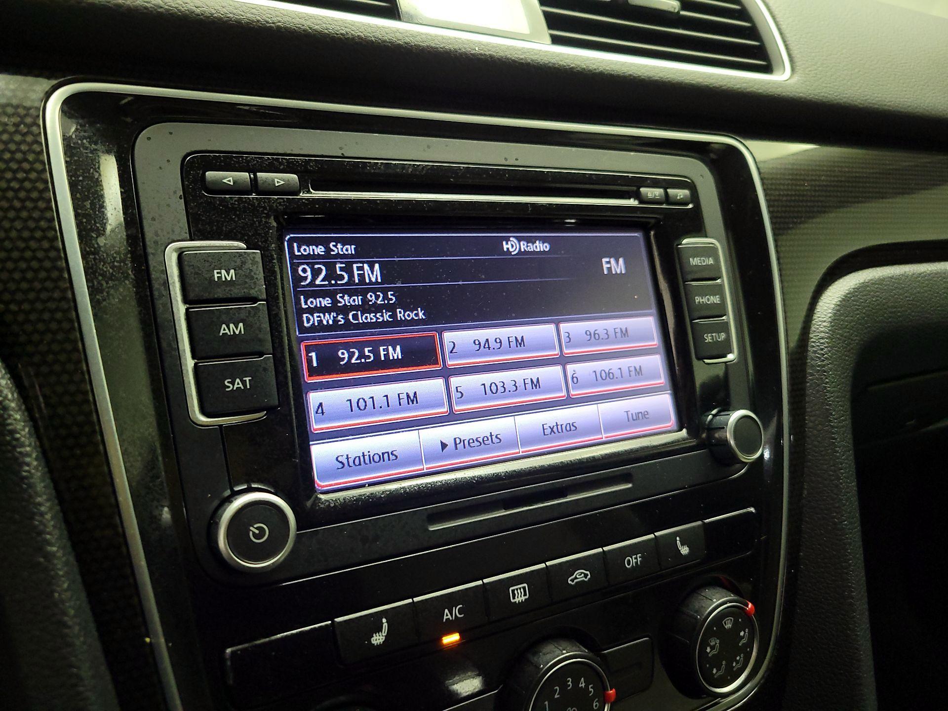 Thumbnail: 2015 Volkswagen Passat - 14