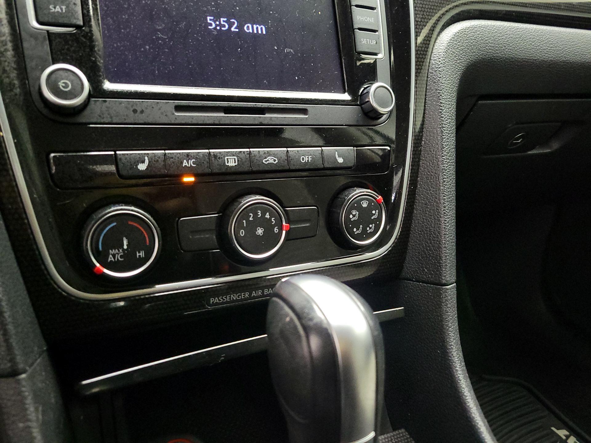 Thumbnail: 2015 Volkswagen Passat - 15
