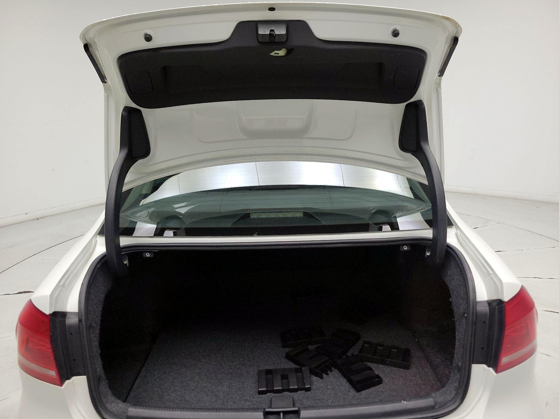Thumbnail: 2015 Volkswagen Passat - 19