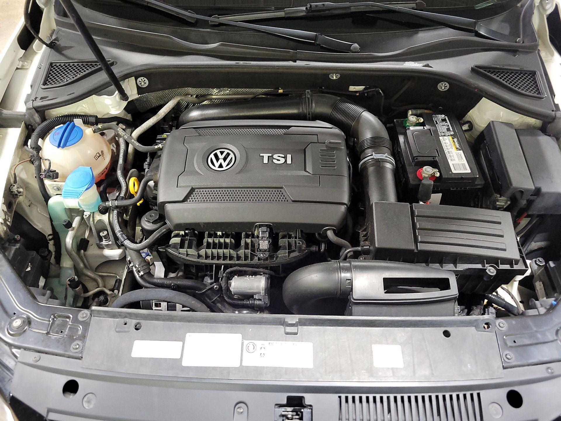 Thumbnail: 2015 Volkswagen Passat - 20