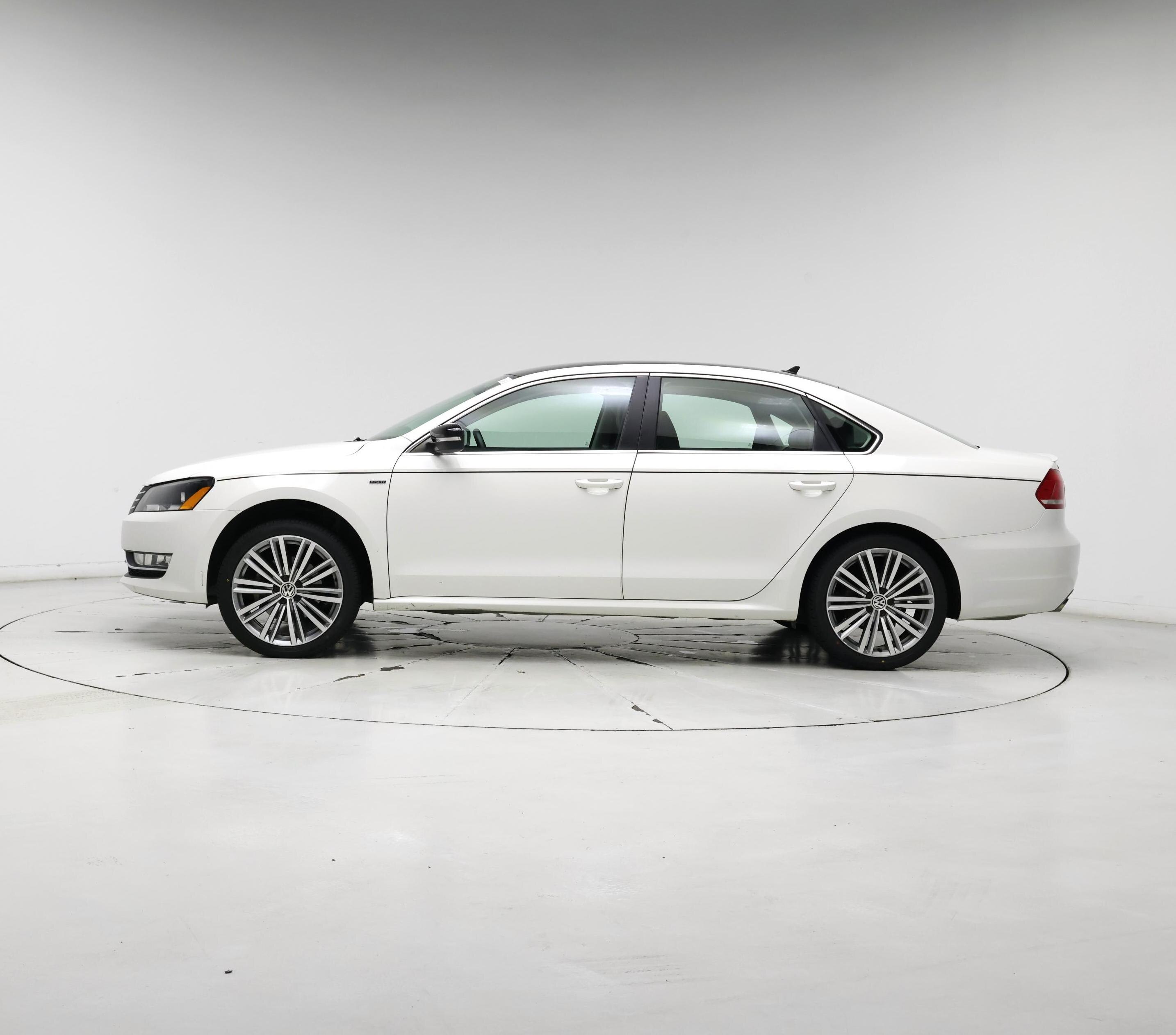 Thumbnail: 2015 Volkswagen Passat - 3