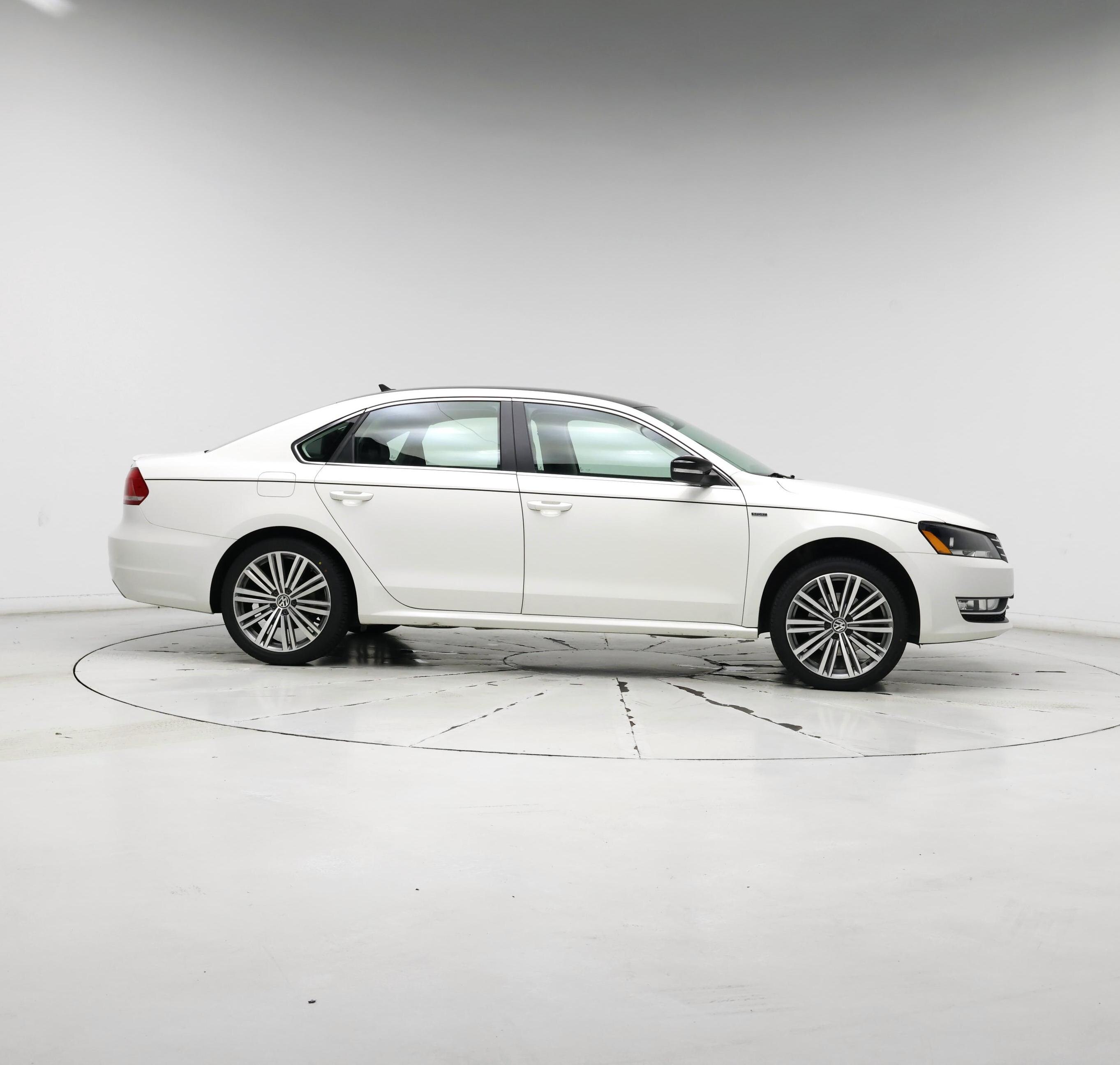 Thumbnail: 2015 Volkswagen Passat - 7