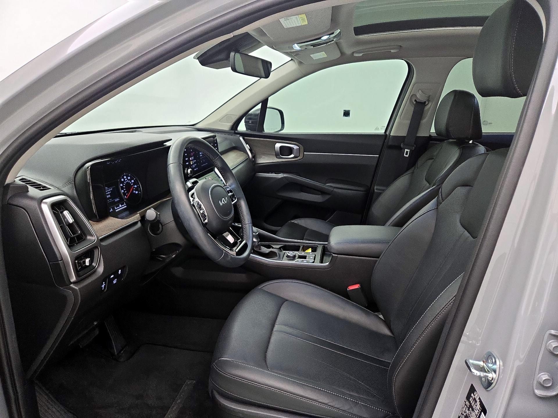 Thumbnail: 2023 Kia Sorento - 11